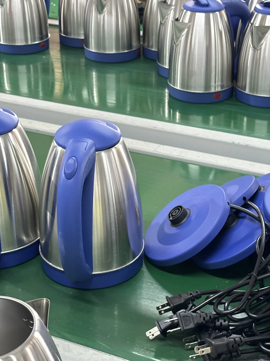 廉江的电热水壶工厂