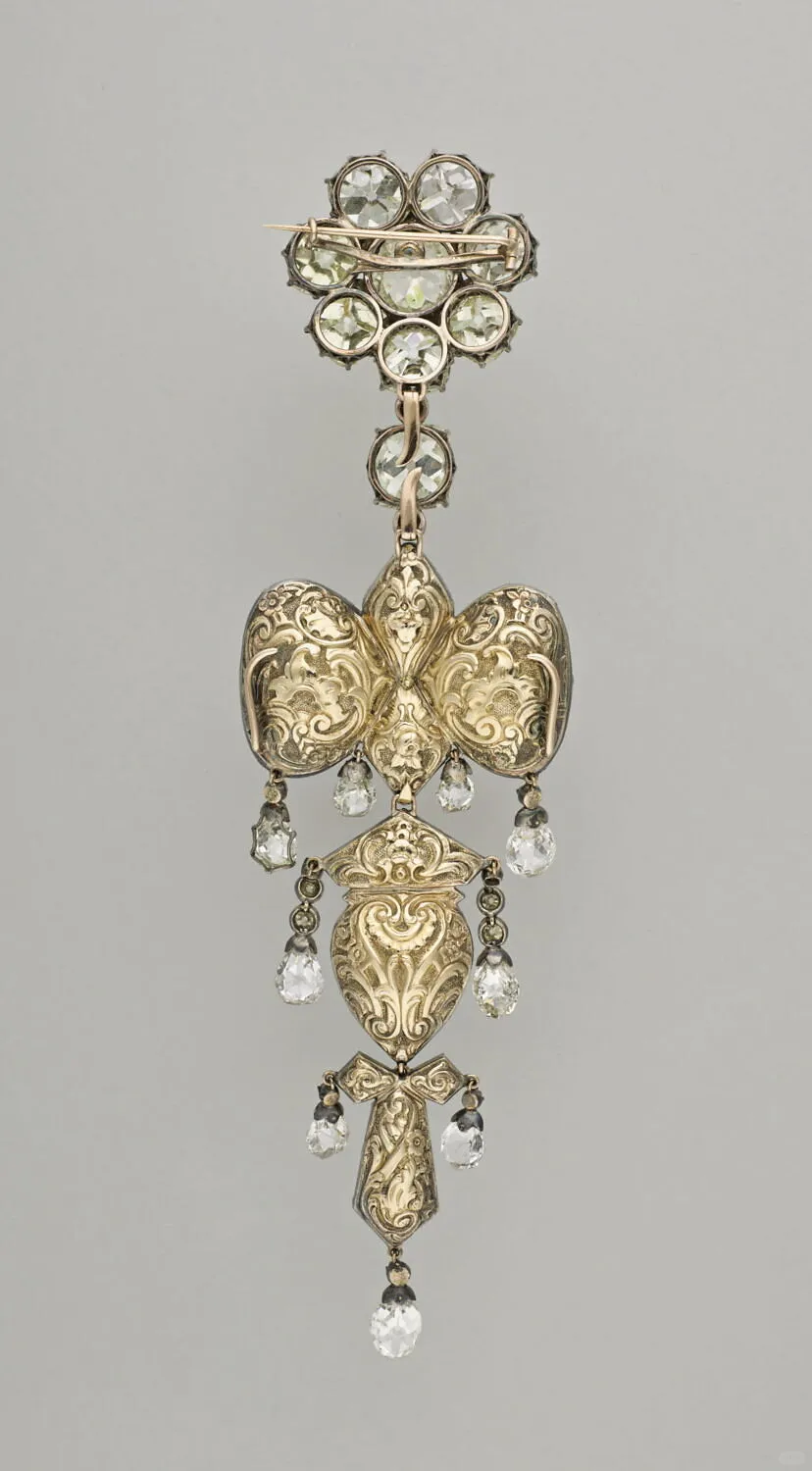 卢浮宫失窃珠宝的 “数字暴击”