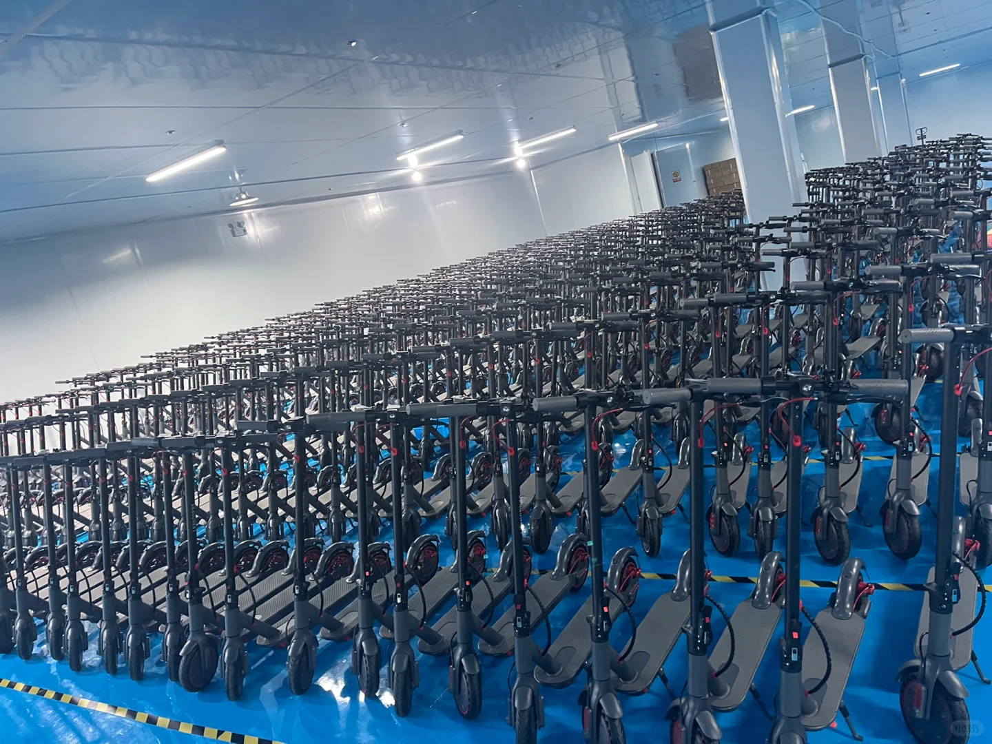 我哥让我发网上卖，笑死，卖给谁呀?