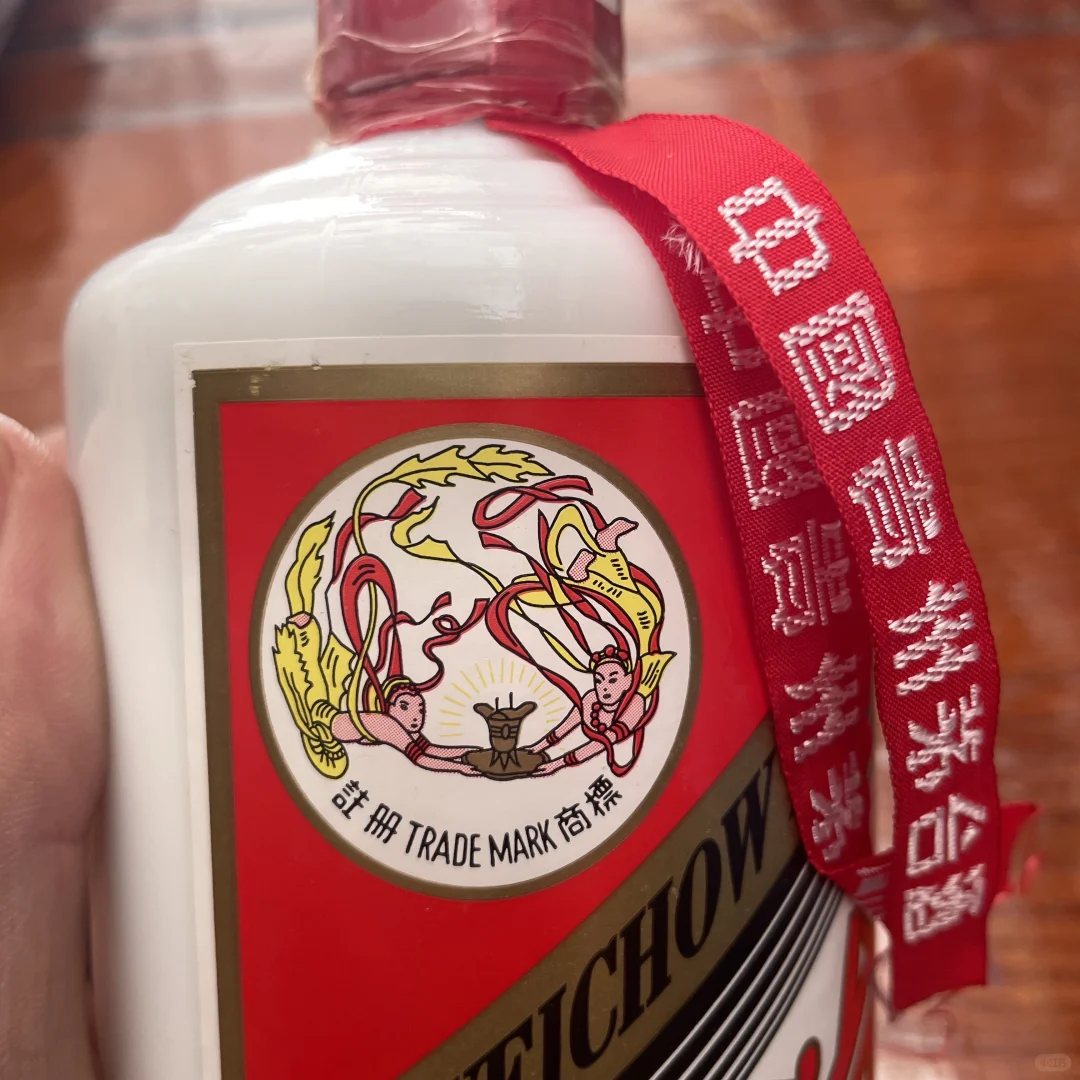 2000年53度飞天酒满膜裂