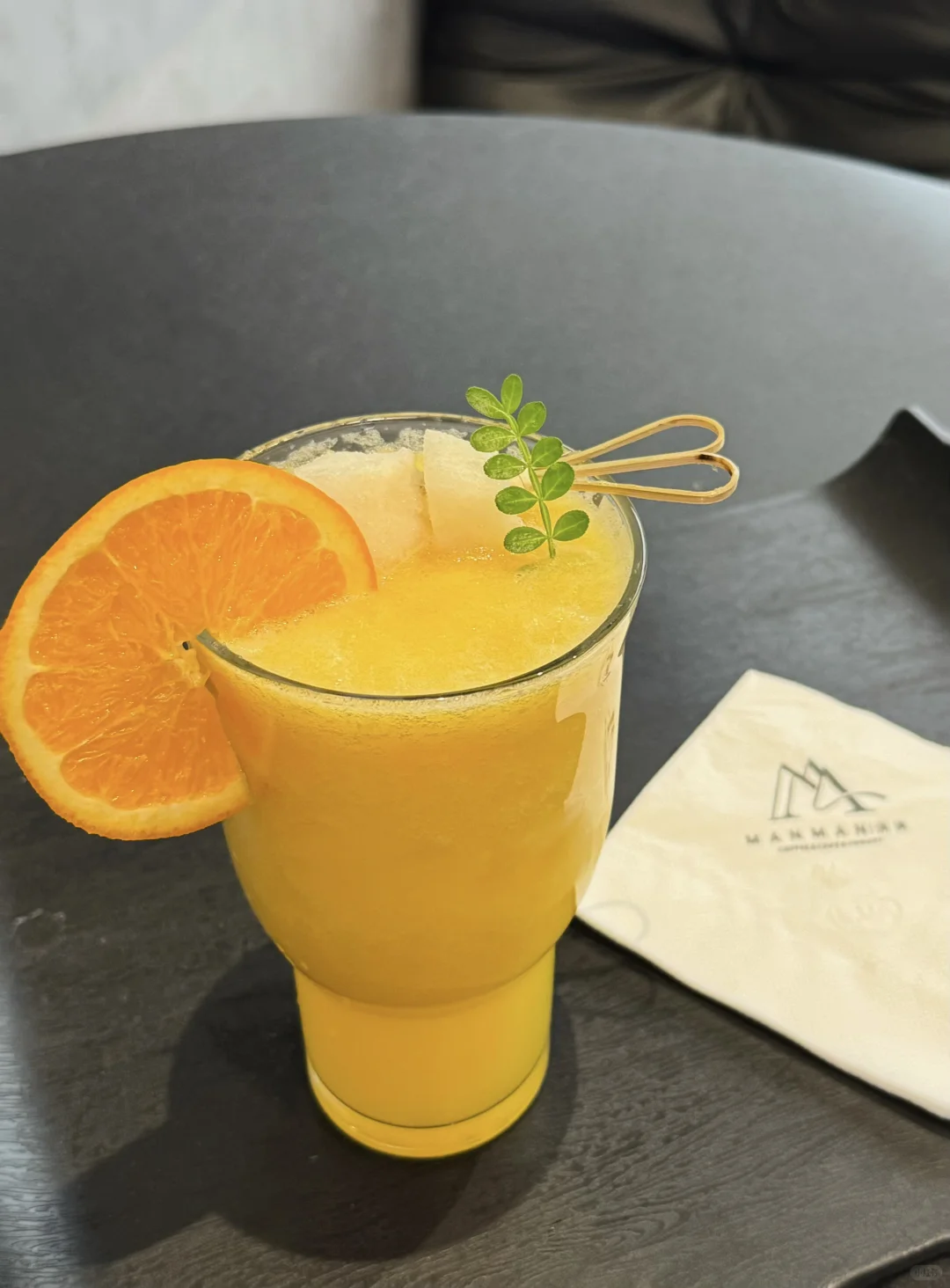 太好了！是鲜榨果汁，我们有救啦