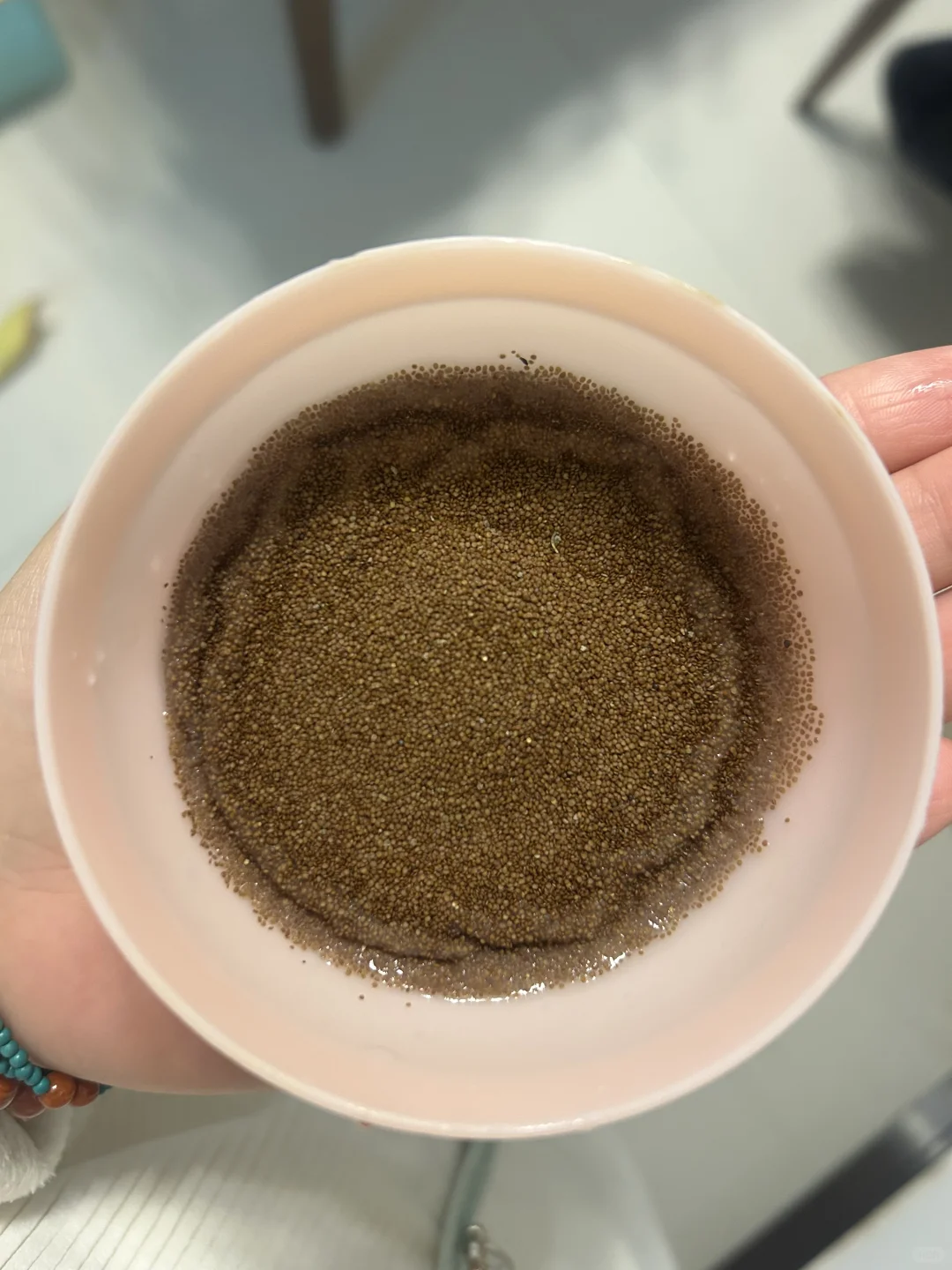 不同肤质不同中药粉，一人一方。