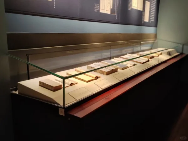 博物馆展柜厂家，揭秘文物“隐身”长存之谜