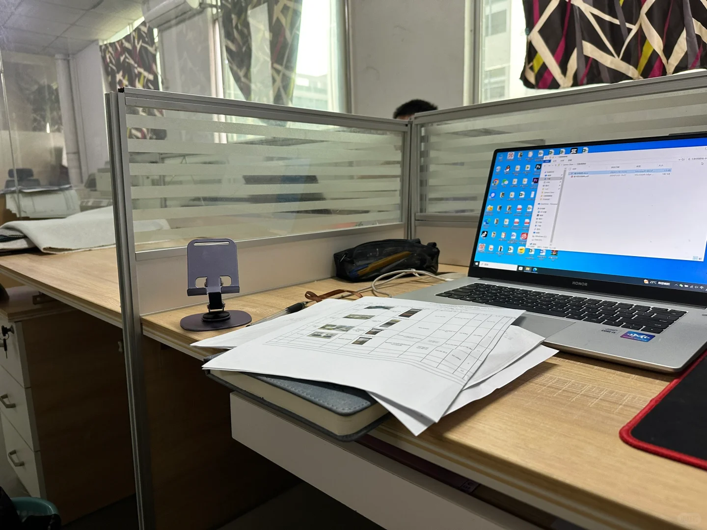 00后终于决定来上班了?进厂