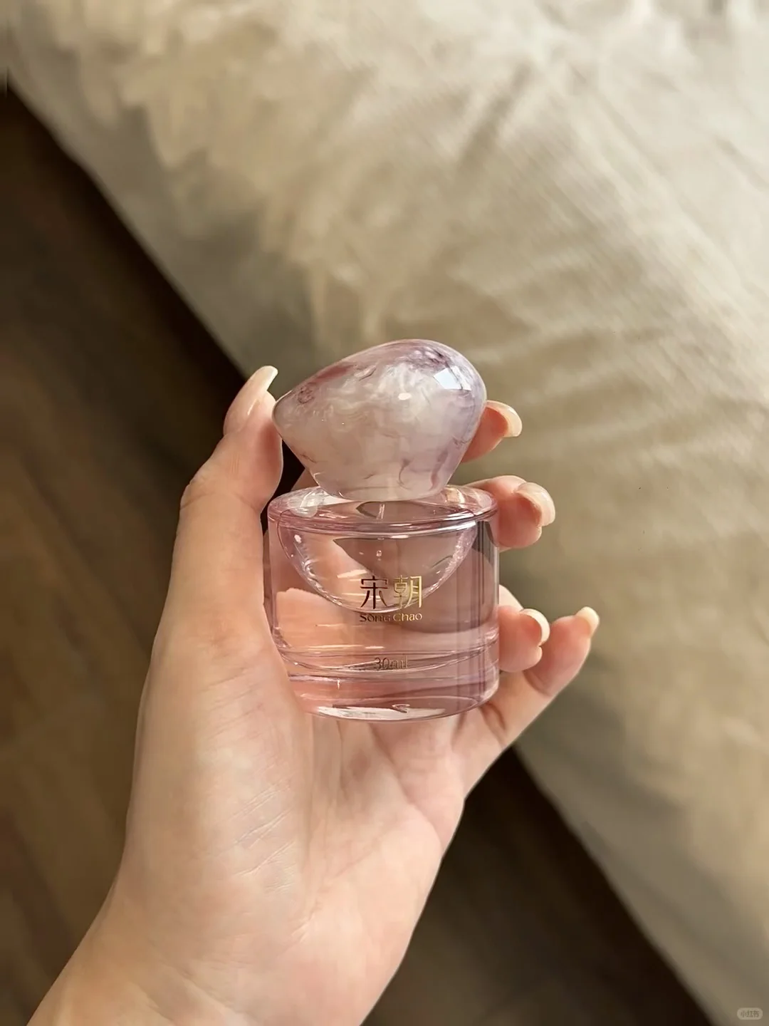 感觉是许妍身上的味道…好权威！！