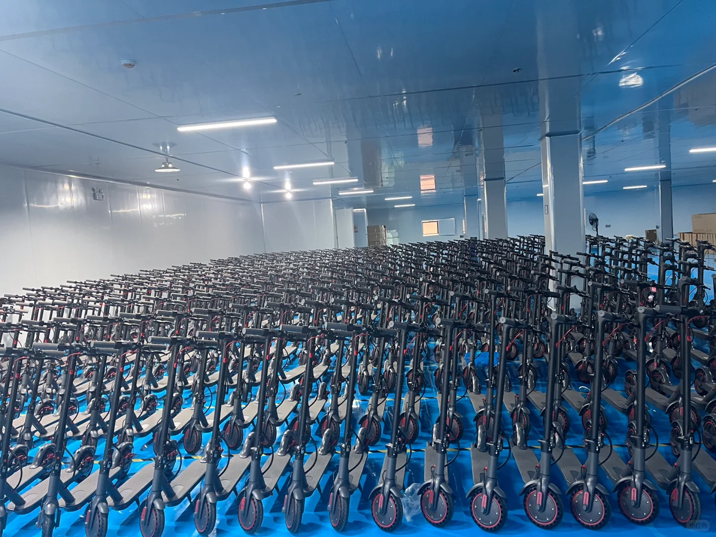 我哥让我发网上卖，笑死，卖给谁呀?