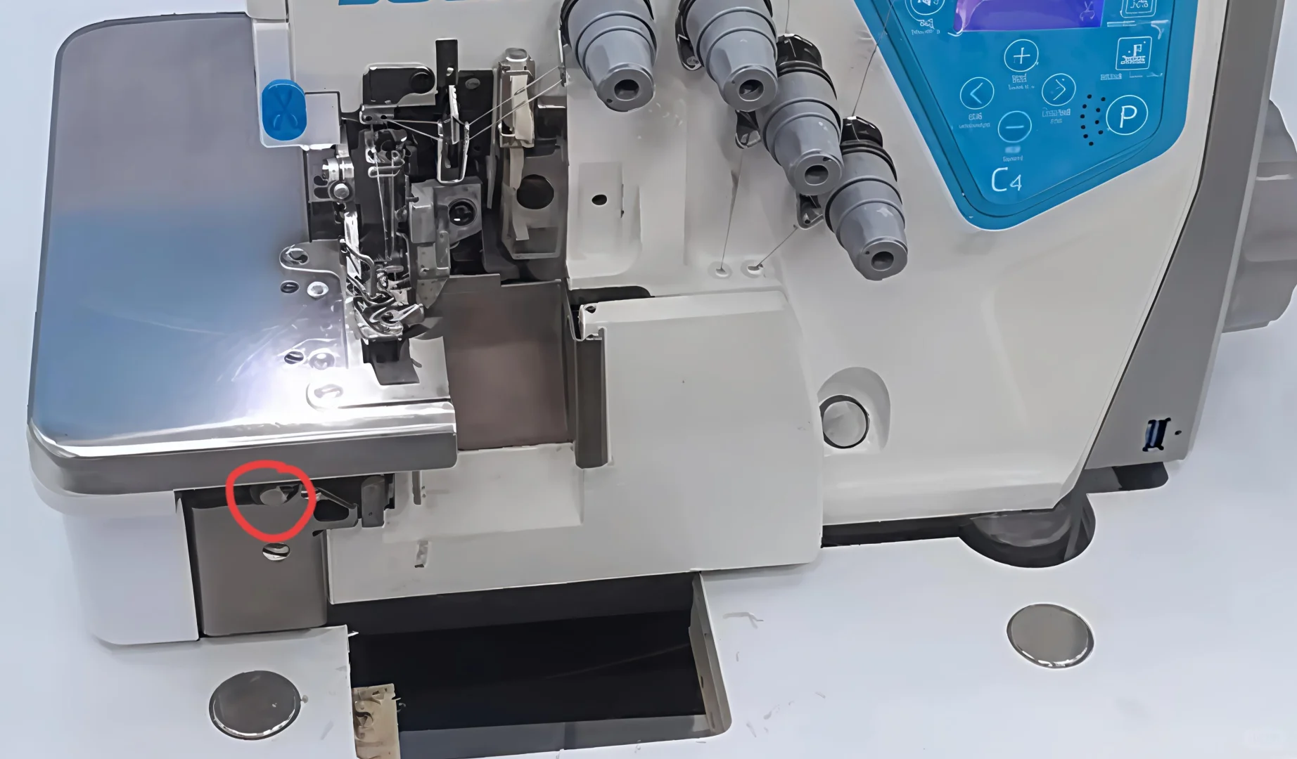 失业人员进厂-锁边机