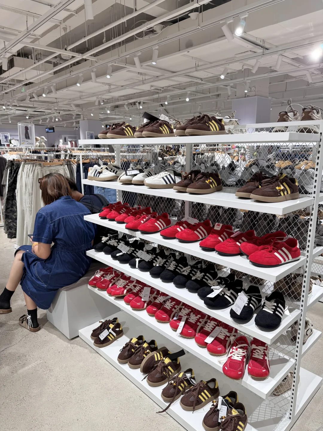 威海巨巨大的服装工厂店！?️好逛啦……