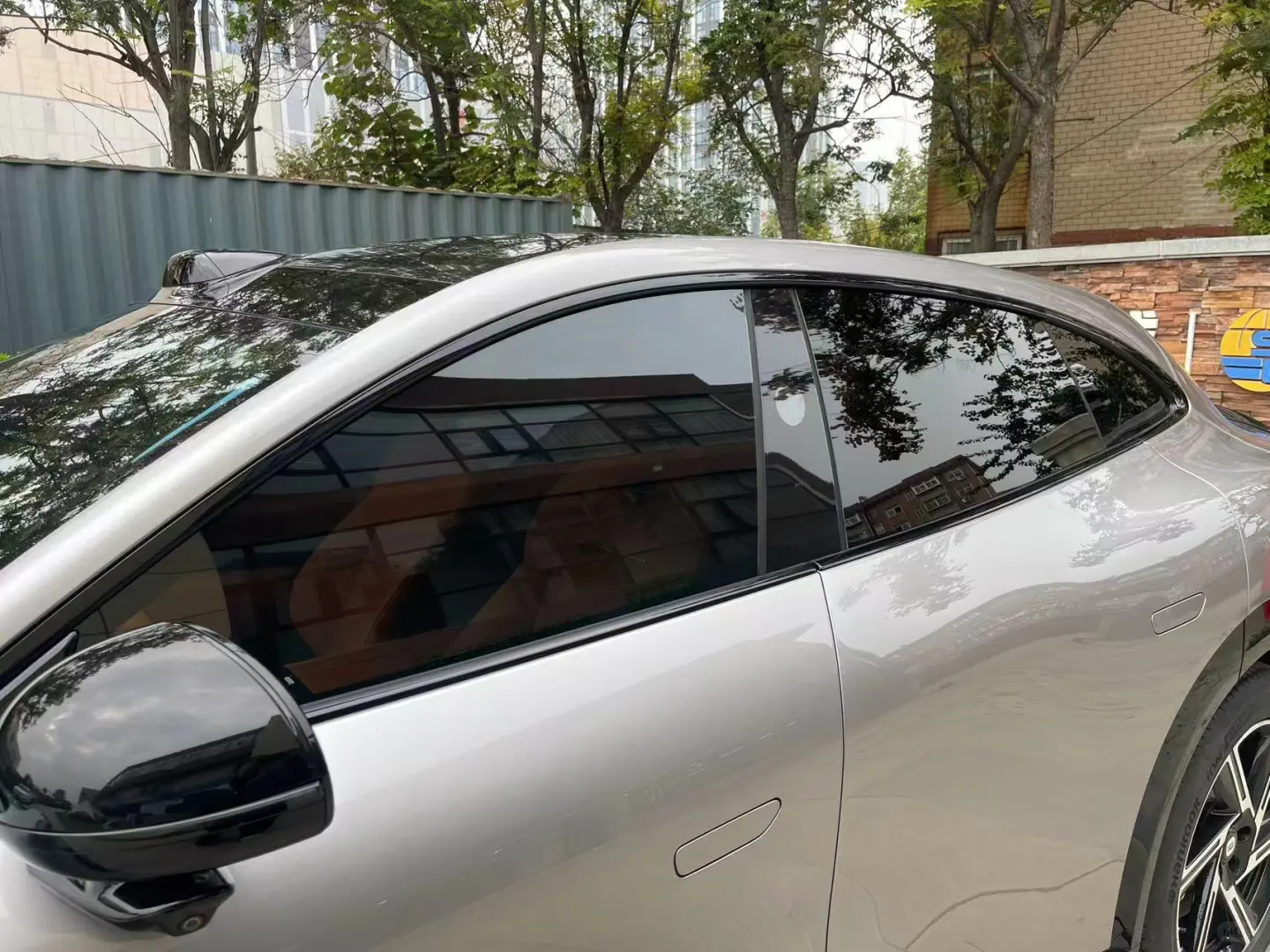 车间还有两个排队的。这台交完作业了。