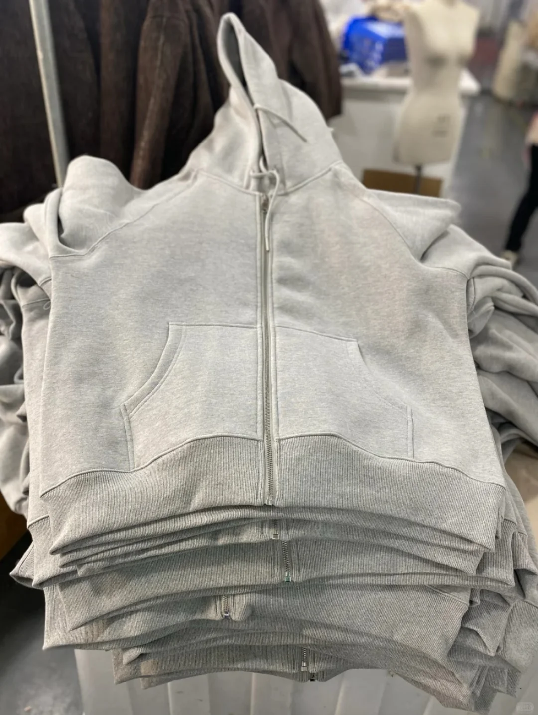 中高端服装生产工厂 | 品质·服务双在