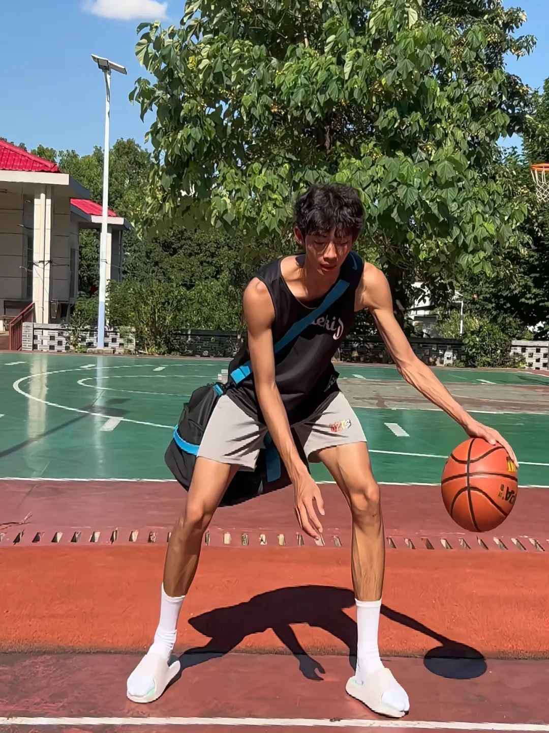 1米93cm黑皮体育生的快乐水