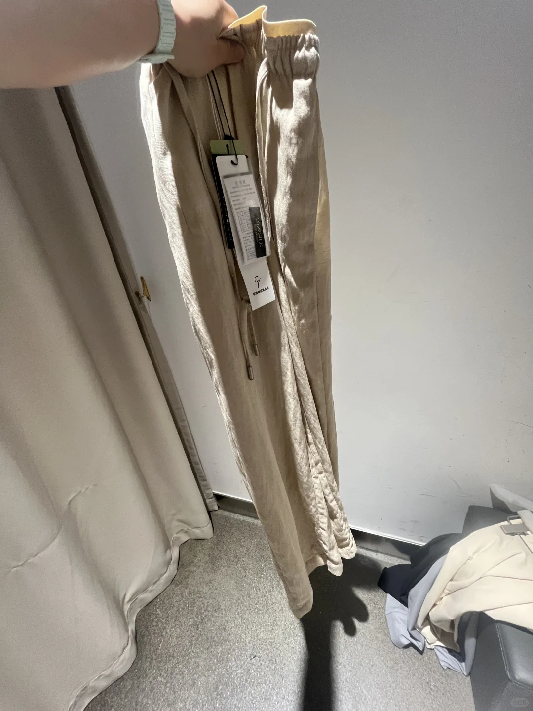 当我出差工业区,突然发现隔壁是服装厂的时