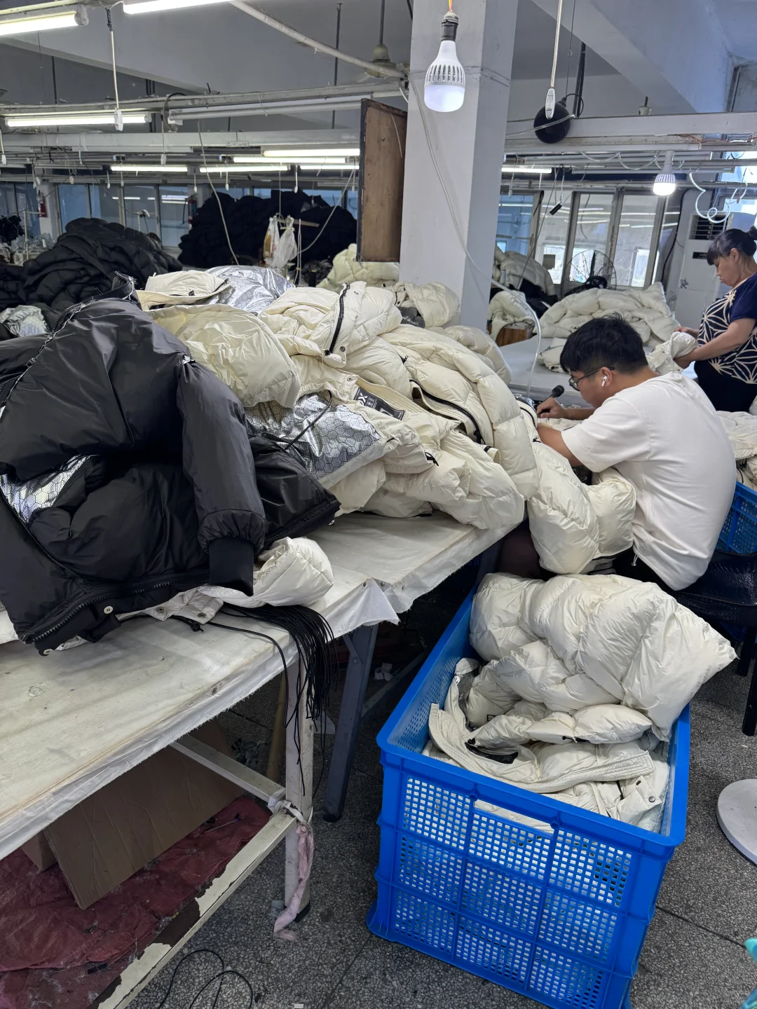 别再乱找了！靠谱羽绒服源头工厂在这