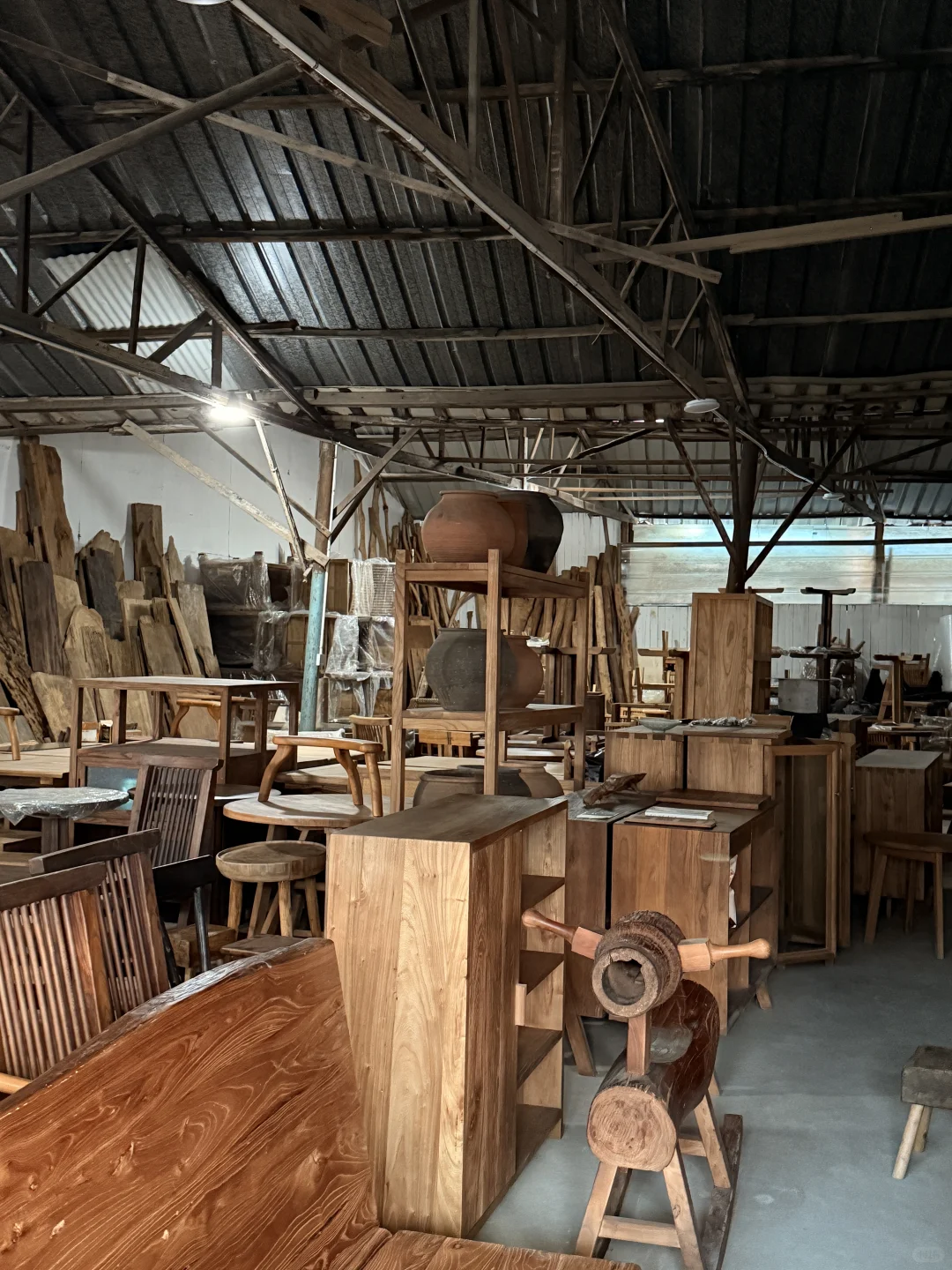 苏州横泾市场，是旧木家具老木头的天堂吧！