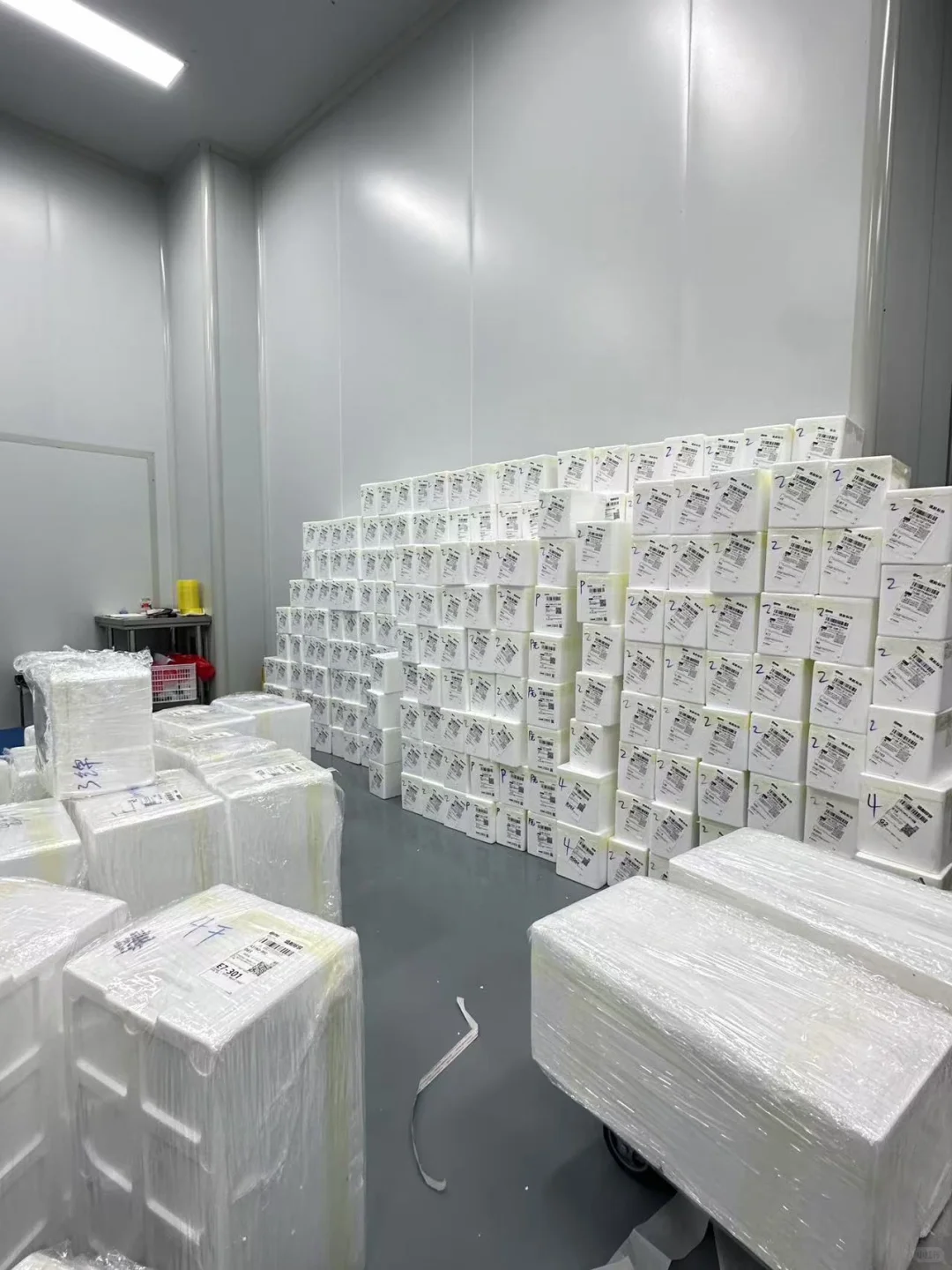 希腊干巴酸奶工厂也要用最传统的制作方式