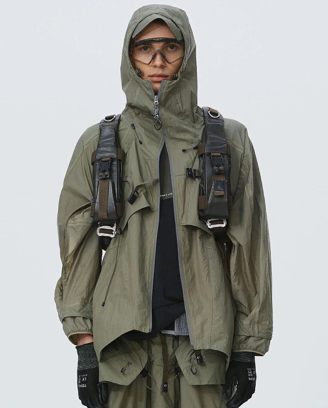 绿色机能风穿搭设计，把“硬核户外”穿成时尚～