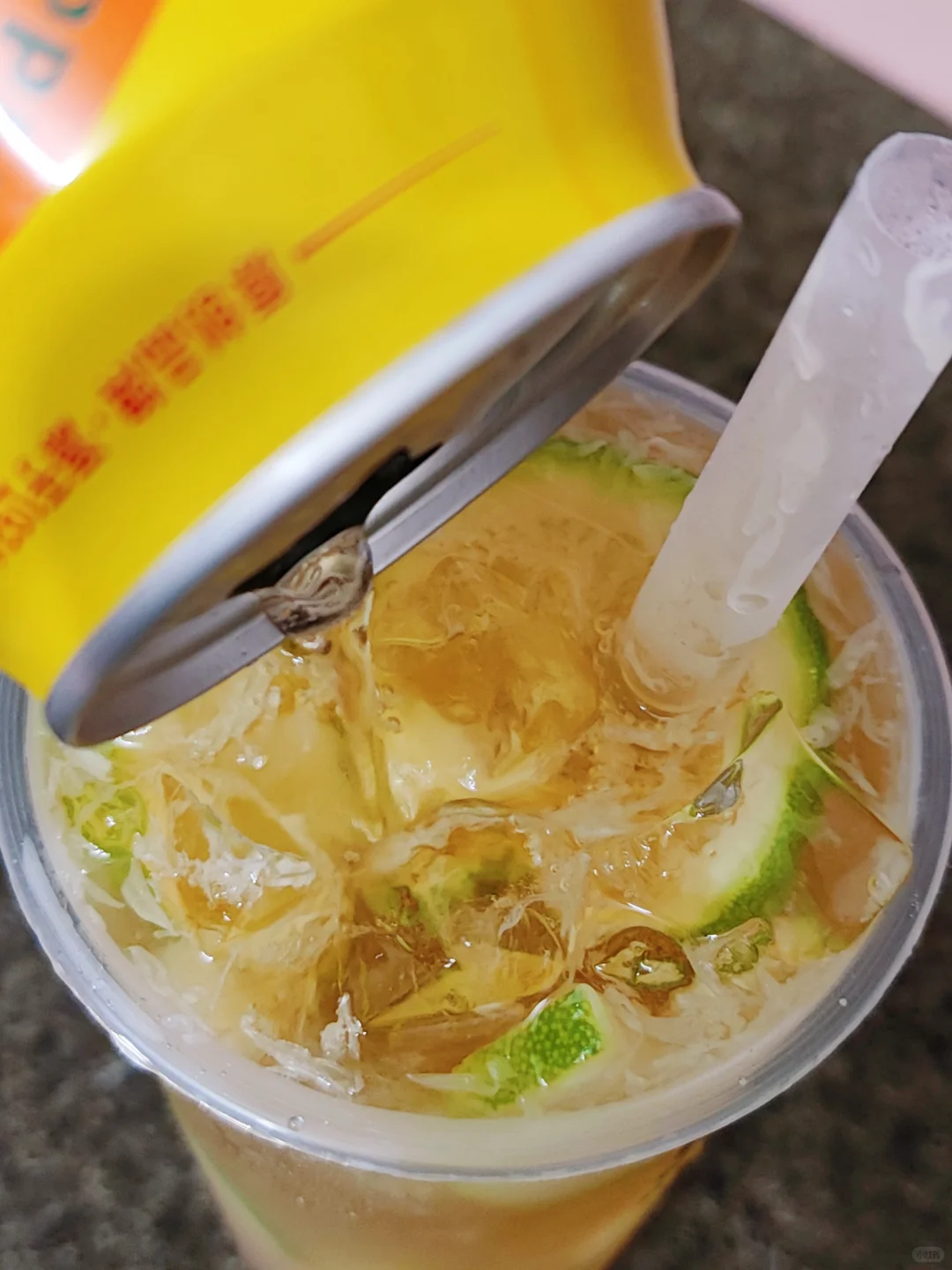 柠檬茶加菠萝啤酒，味道不错，好喝！