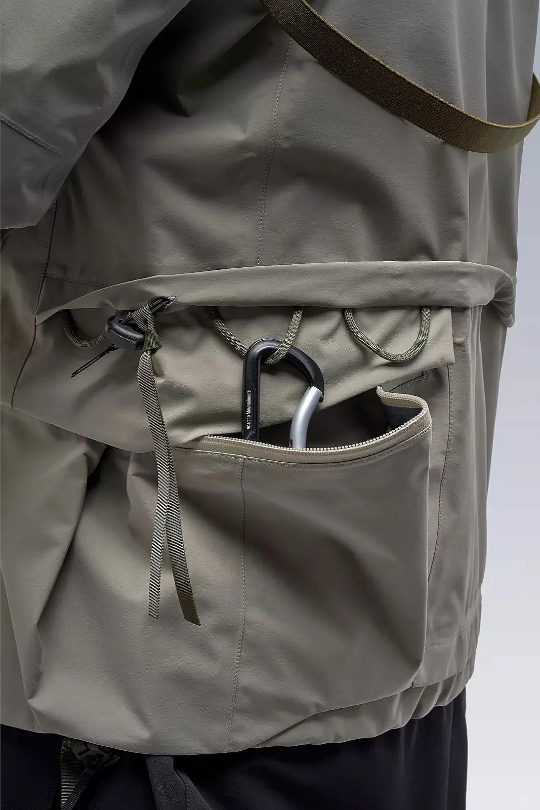 绿色机能风穿搭设计，把“硬核户外”穿成时尚～