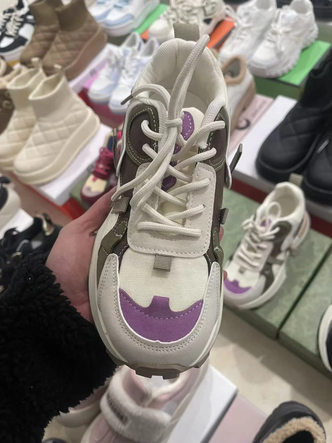 关于我花700拿了30双鞋摆摊