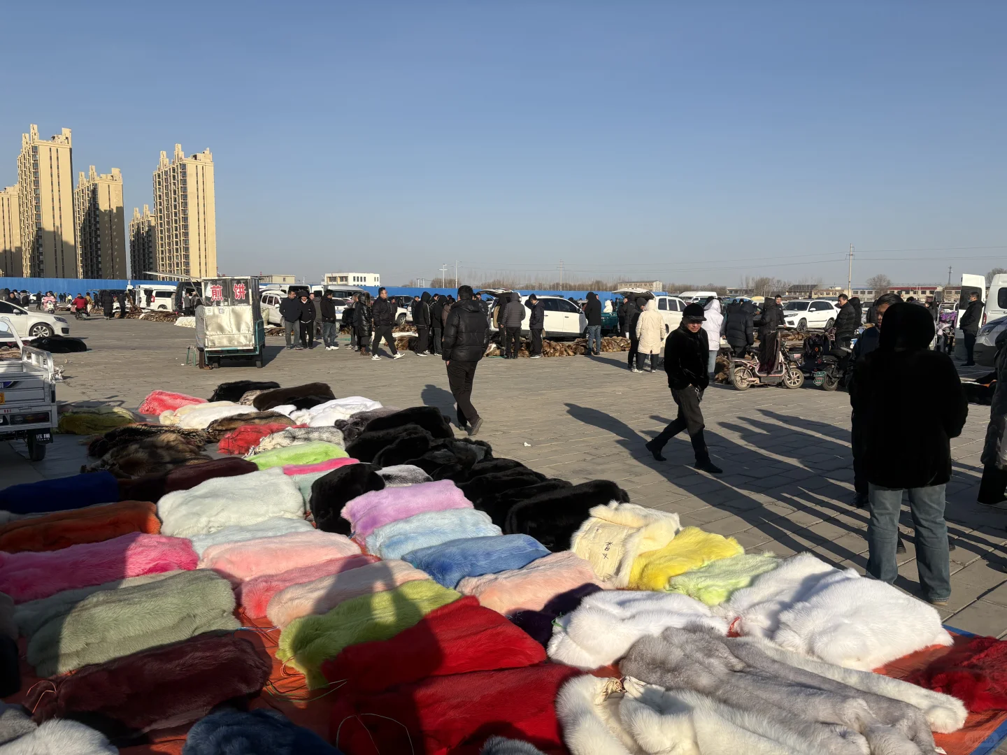 看一下皮草源头基地，全部皮草产品。