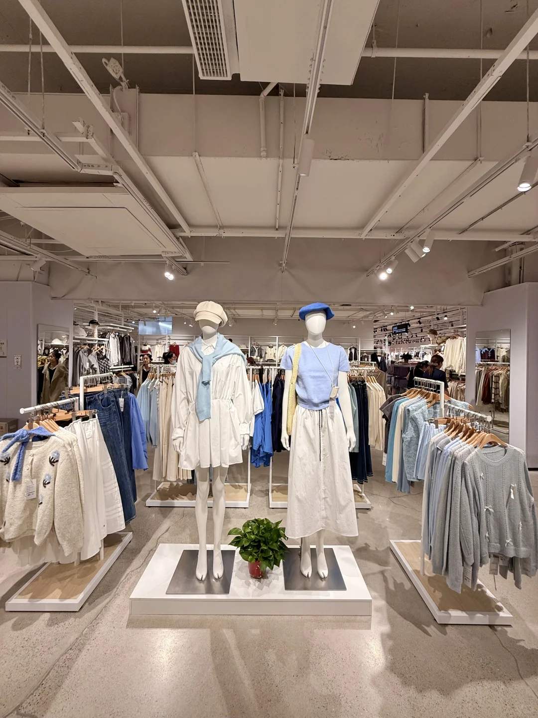 威海巨巨大的服装工厂店！?️好逛啦……