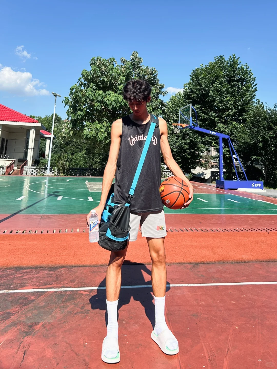 1米93cm黑皮体育生的快乐水