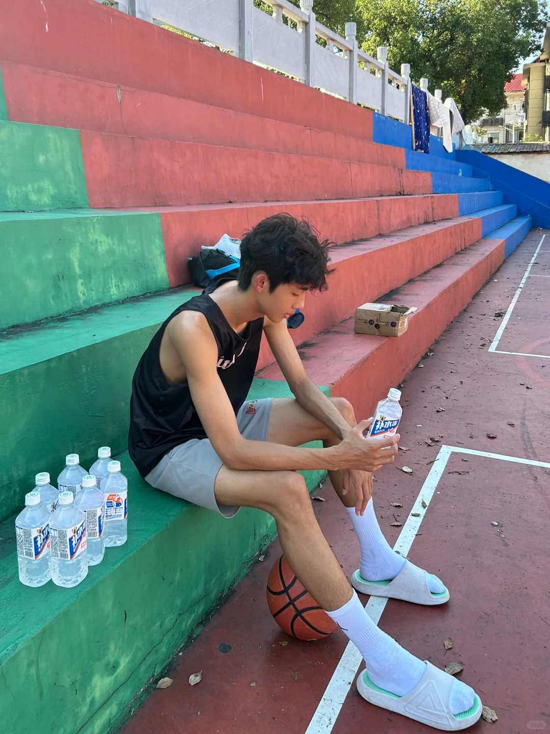 1米93cm黑皮体育生的快乐水