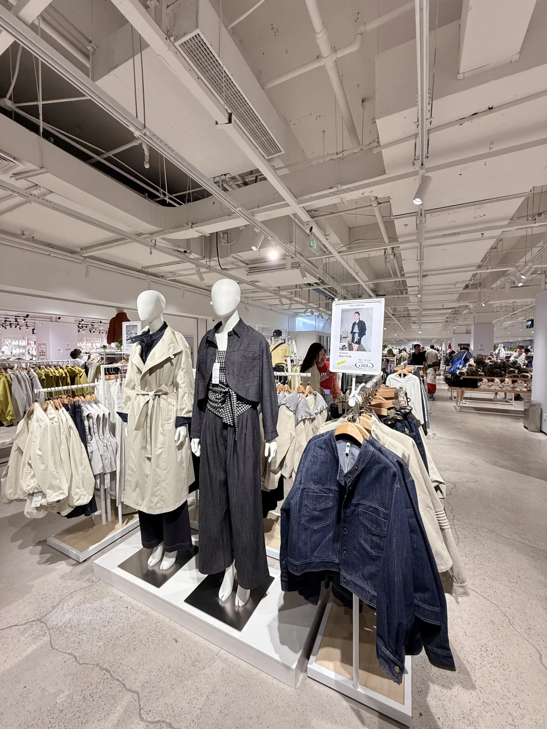 威海巨巨大的服装工厂店！?️好逛啦……