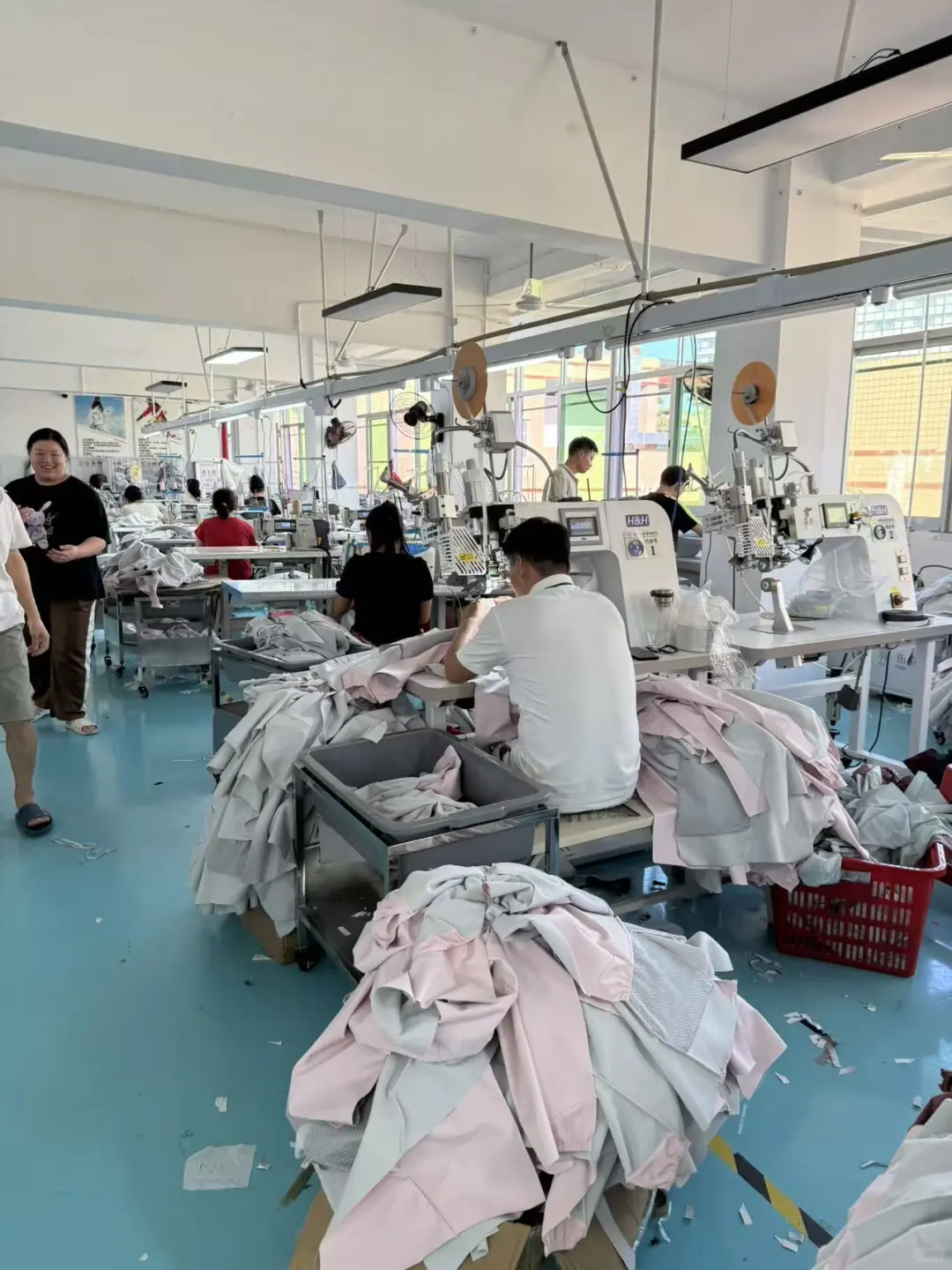 在冲锋衣工厂里踩缝纫机的第100天?