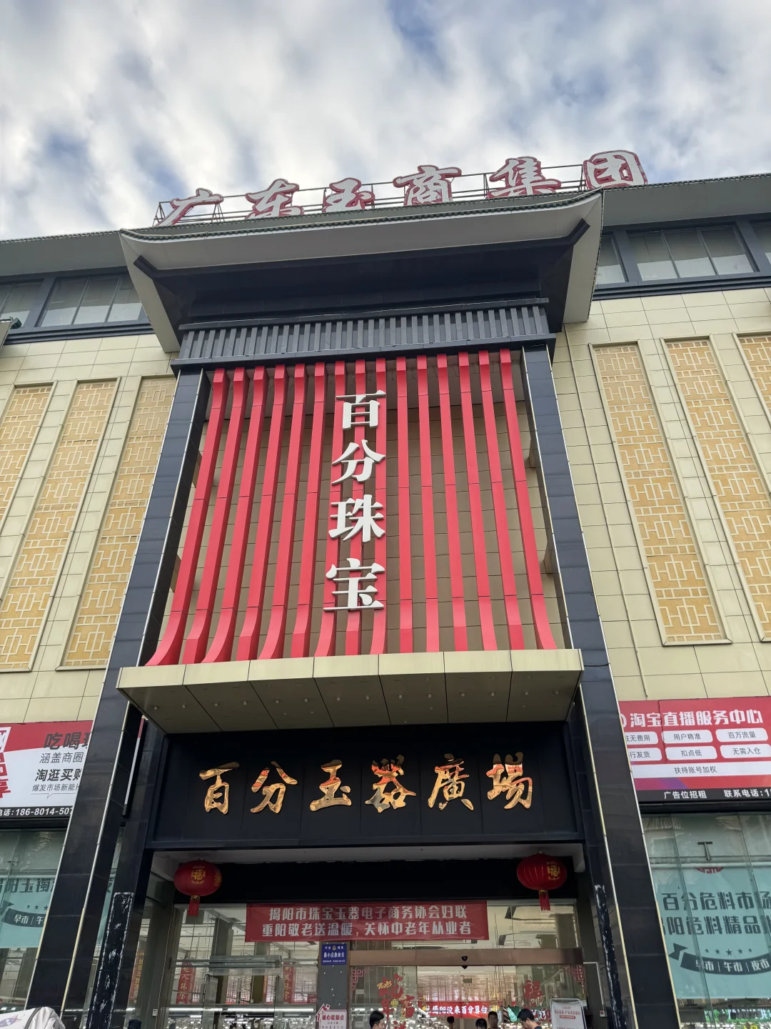 来到这，感觉人民币都贬值了