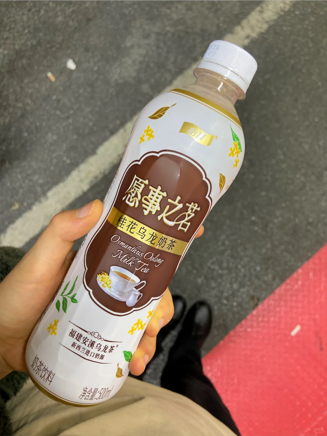 怡宝的桂花乌龙奶茶 大家可以去试试哦