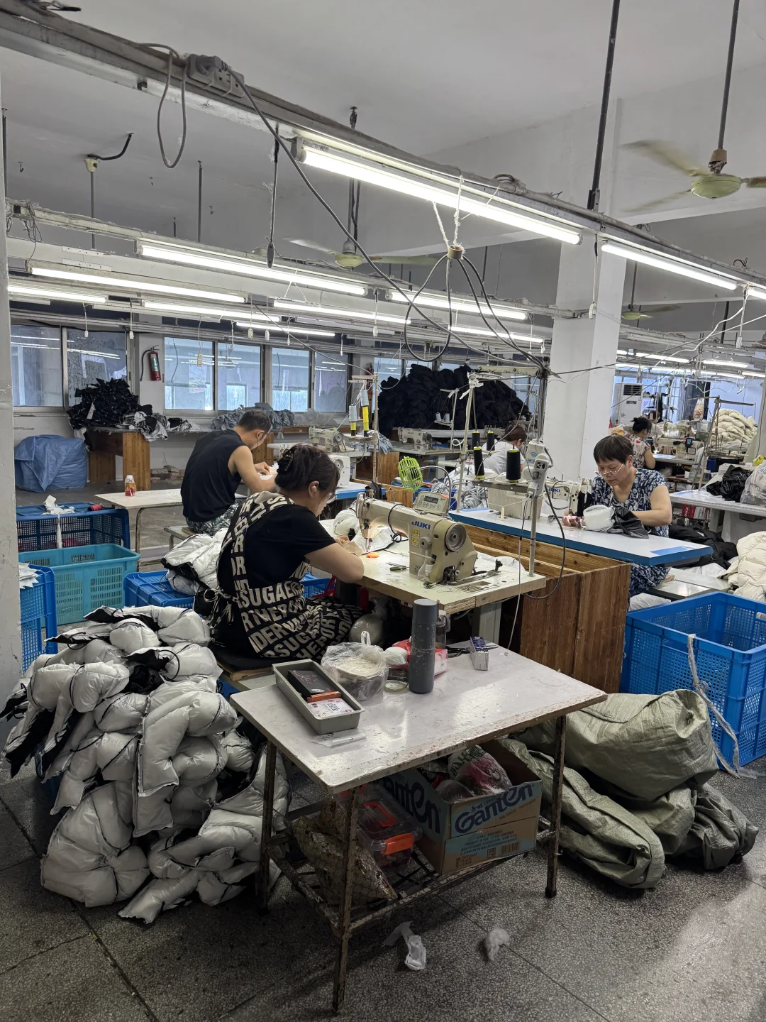 别再乱找了！靠谱羽绒服源头工厂在这