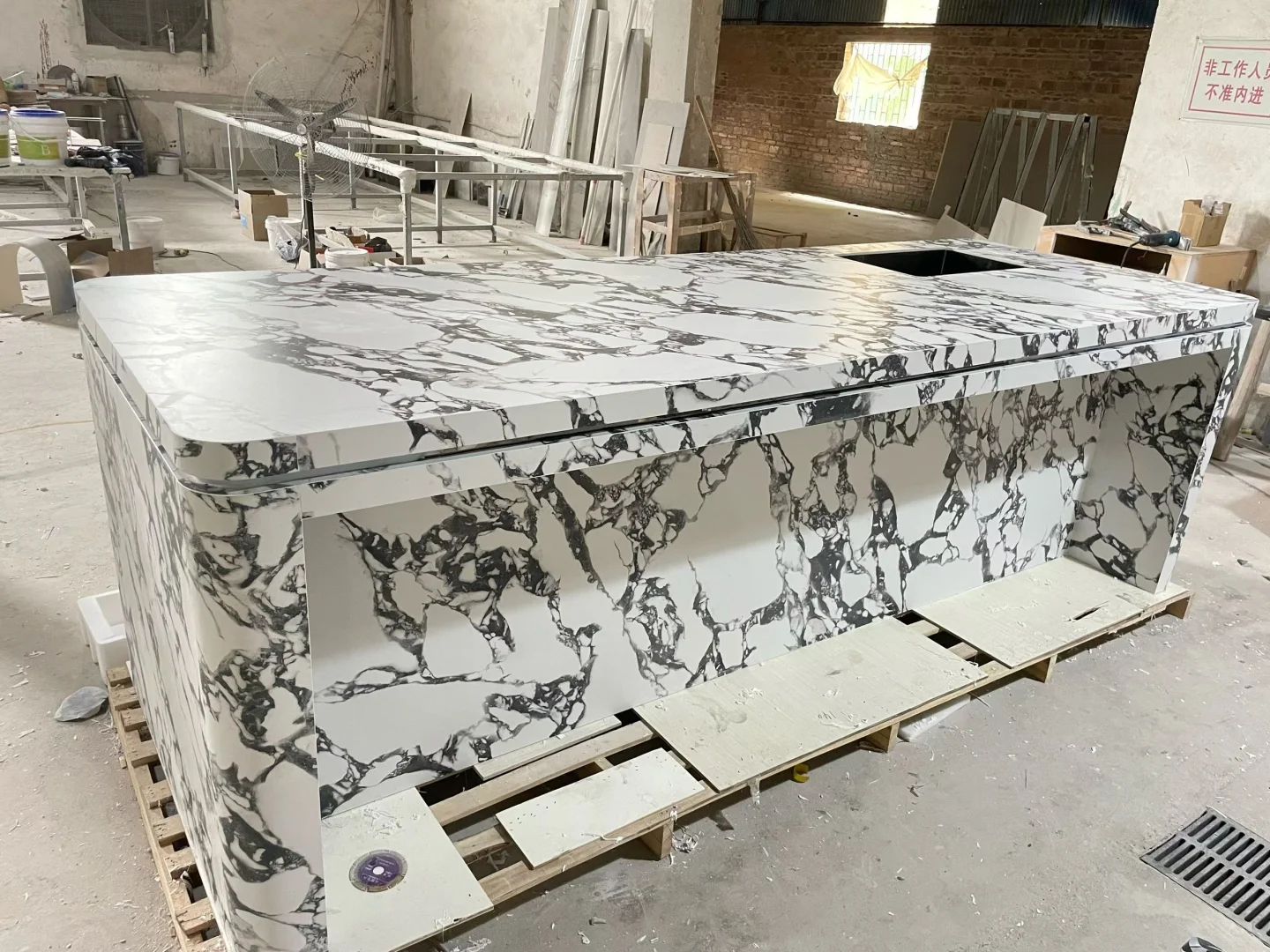 佛山热弯工厂天花板｜20条智能窑炉+7天出货