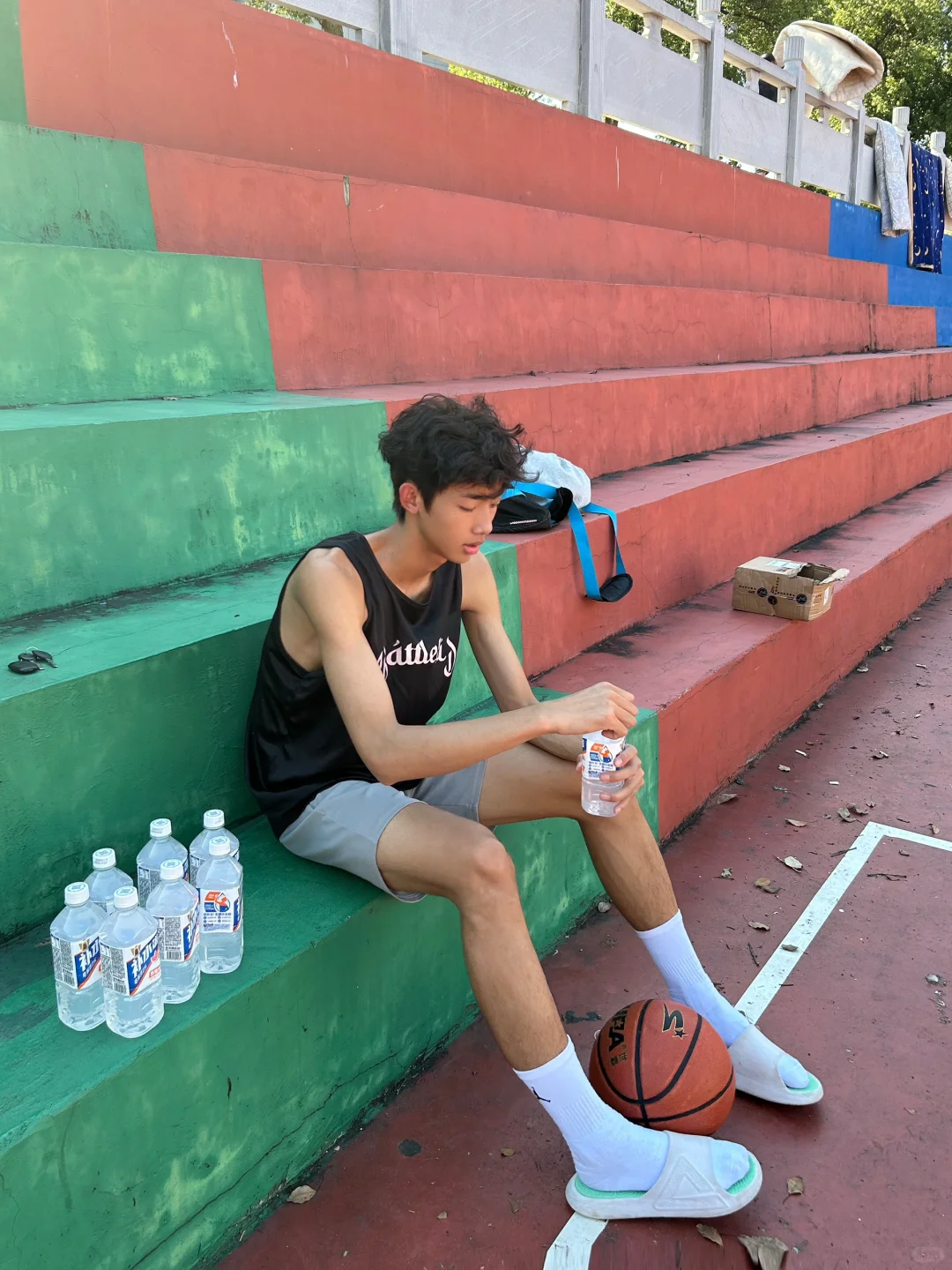 1米93cm黑皮体育生的快乐水