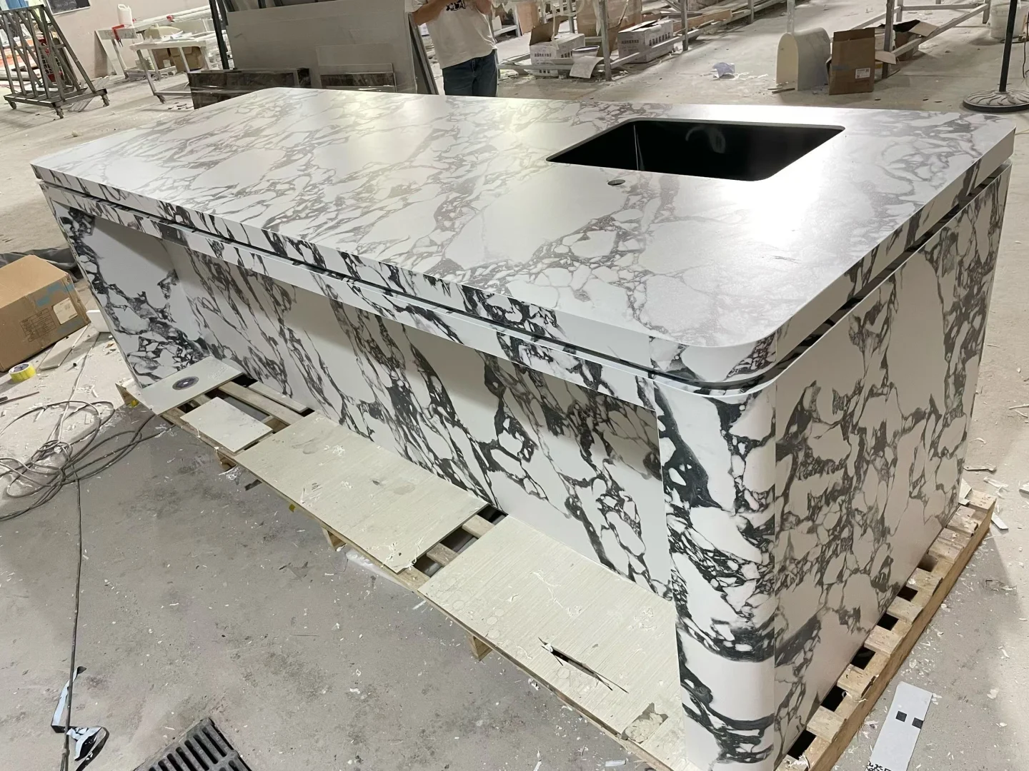 佛山热弯工厂天花板｜20条智能窑炉+7天出货