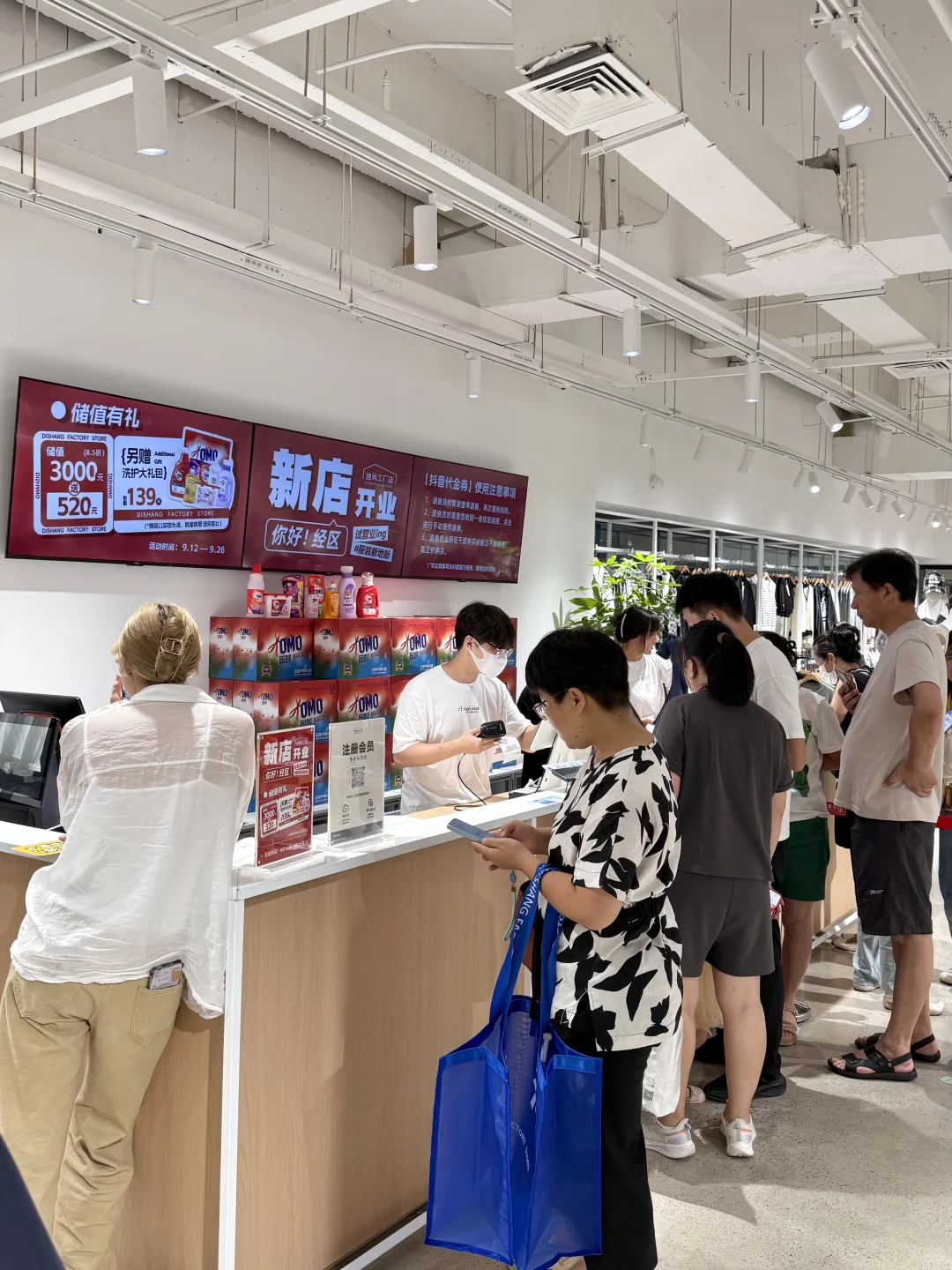 威海巨巨大的服装工厂店！?️好逛啦……