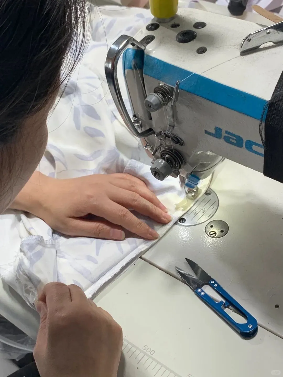 自有版房服装厂，小批量生产50件起