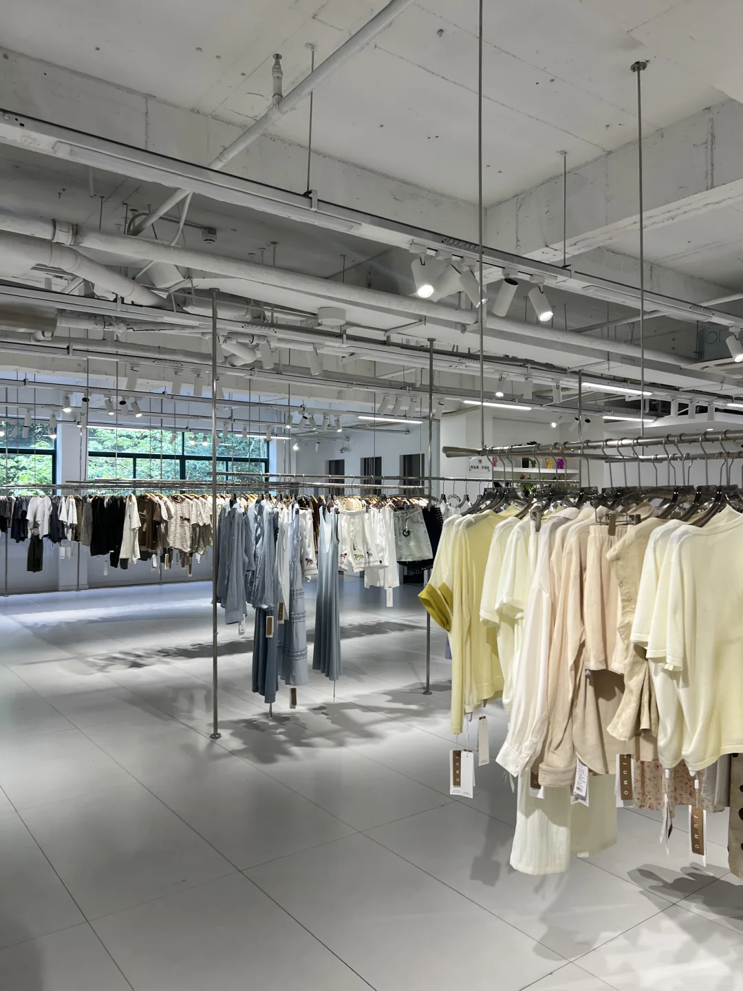 打开1000平女装工厂店