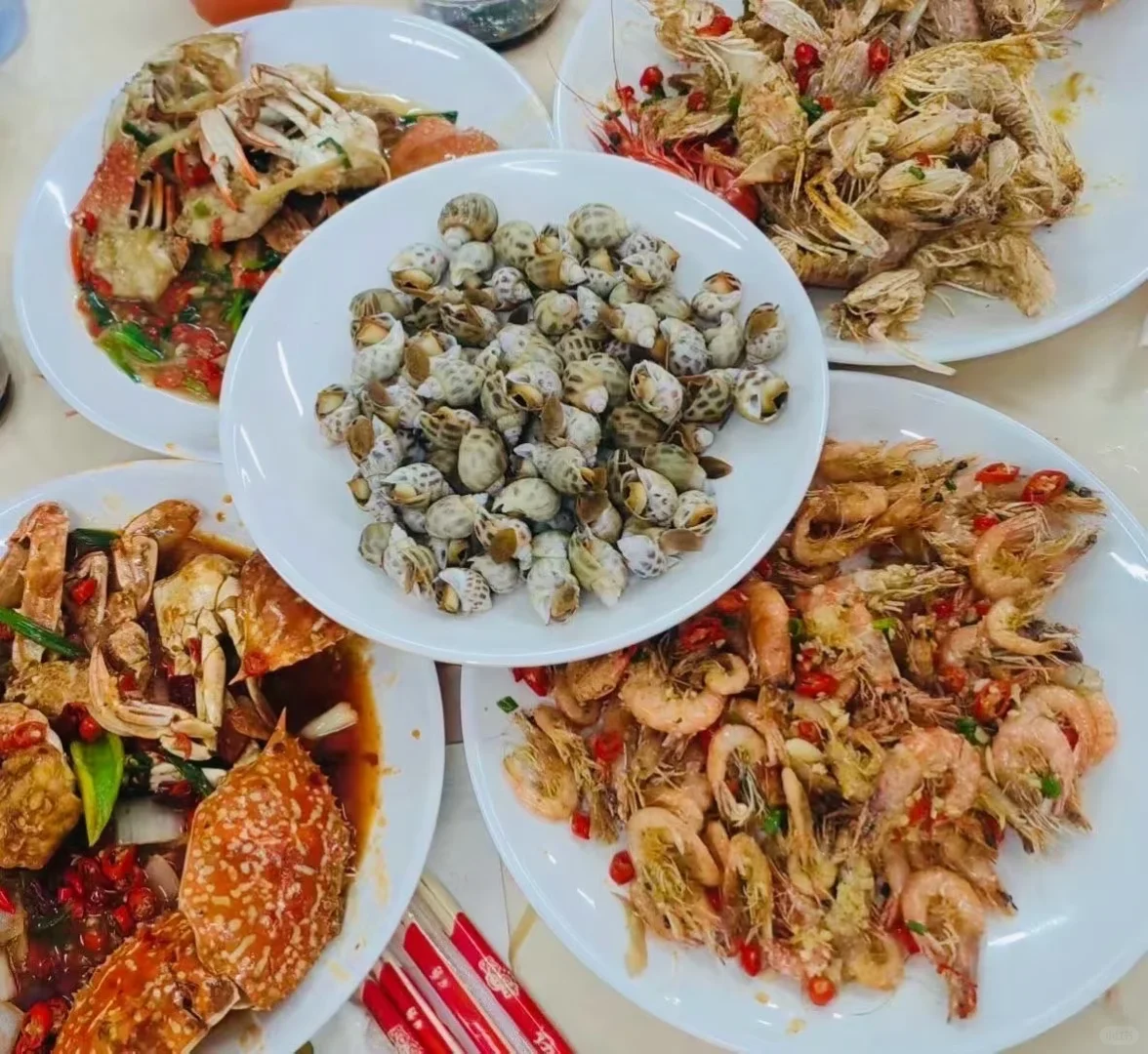 10月来北海旅游，吃海鲜就来市场买海鲜加工