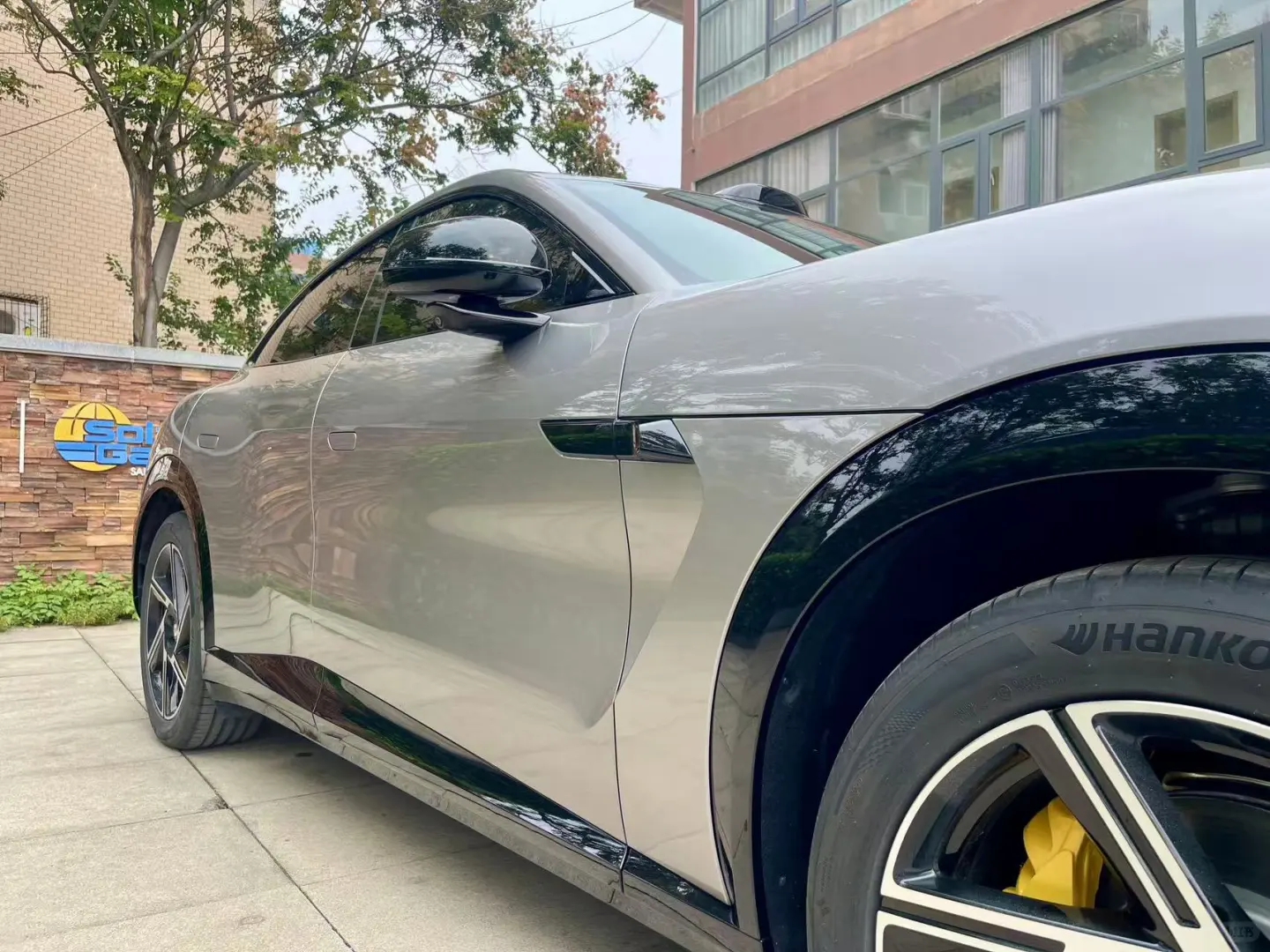 车间还有两个排队的。这台交完作业了。