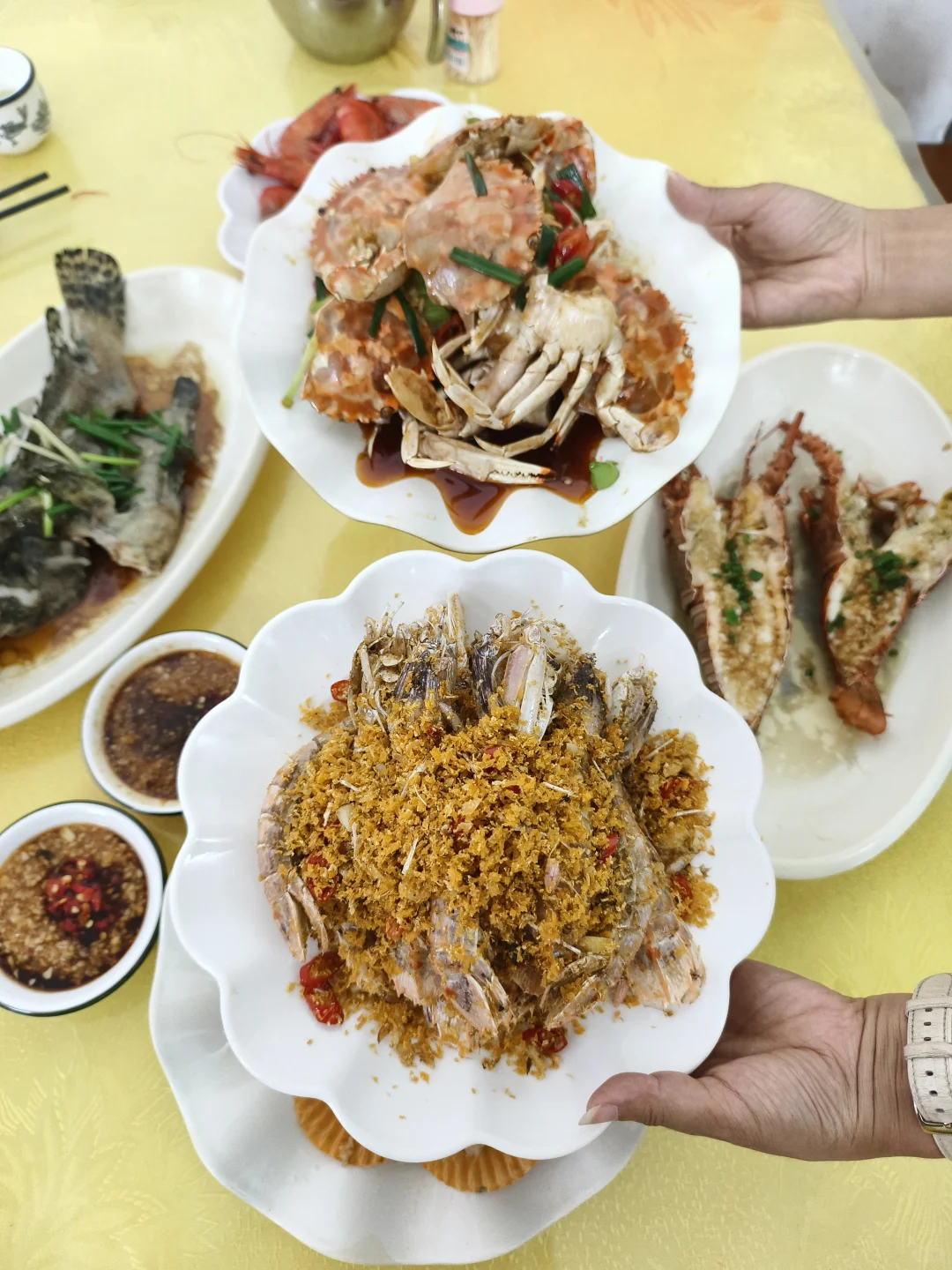 在三亚!跟着本地人这样吃海鲜便宜又新鲜!