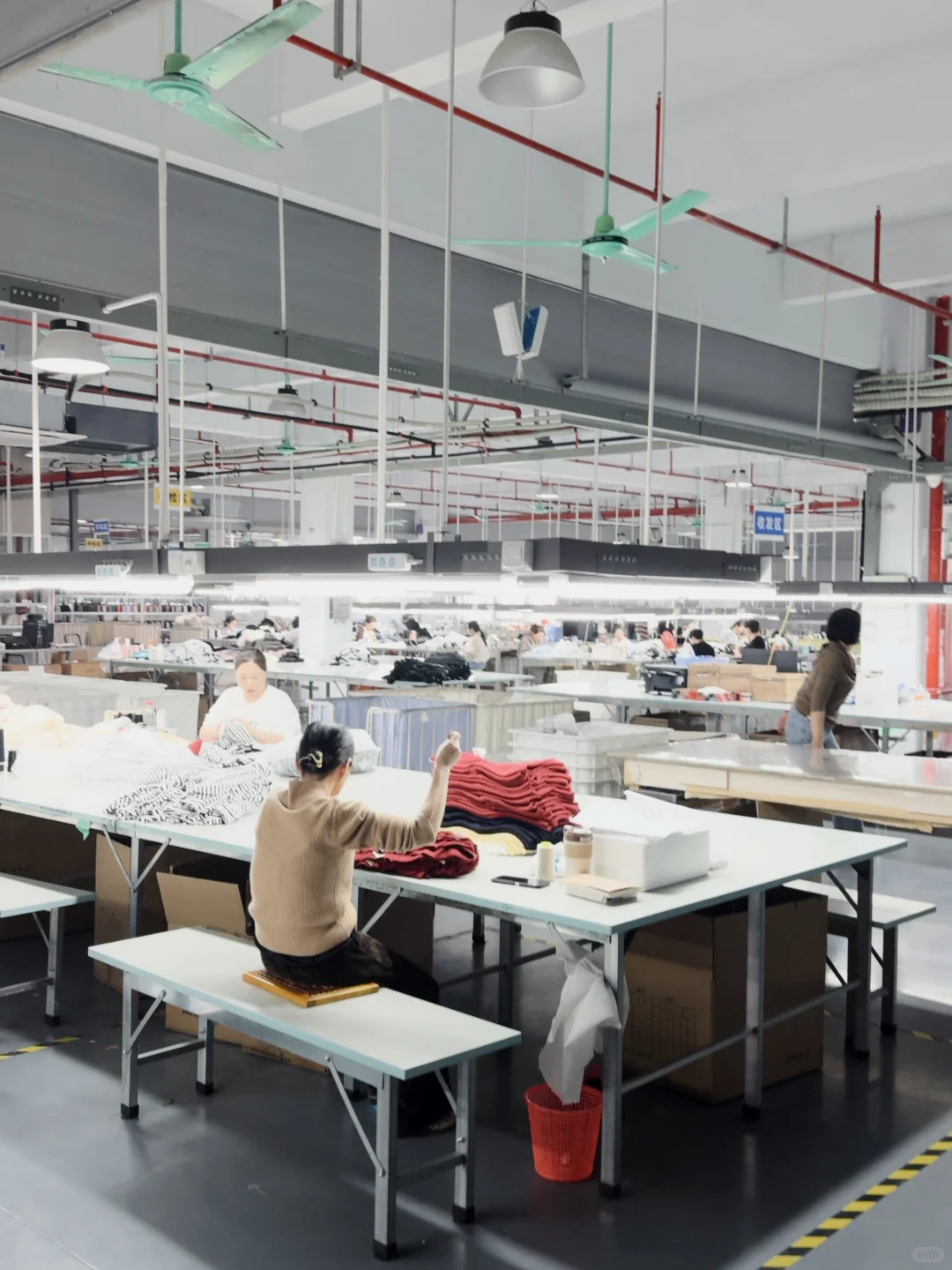 来伊芙丽工厂拍针织制作工序啦～