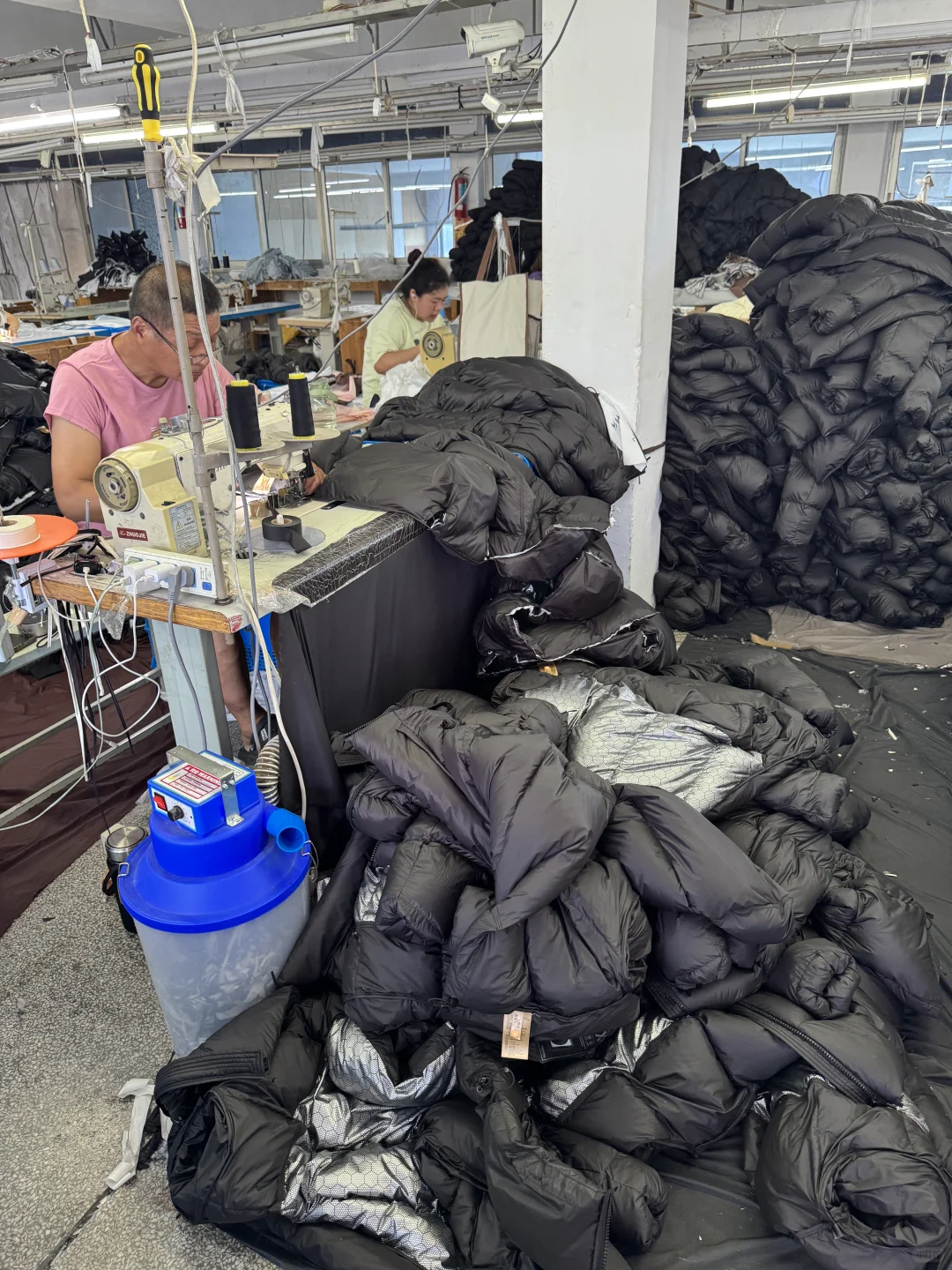 别再乱找了！靠谱羽绒服源头工厂在这