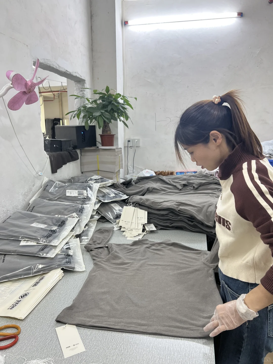 广州服装工厂，一件起版，小单定制，欢迎咨询！