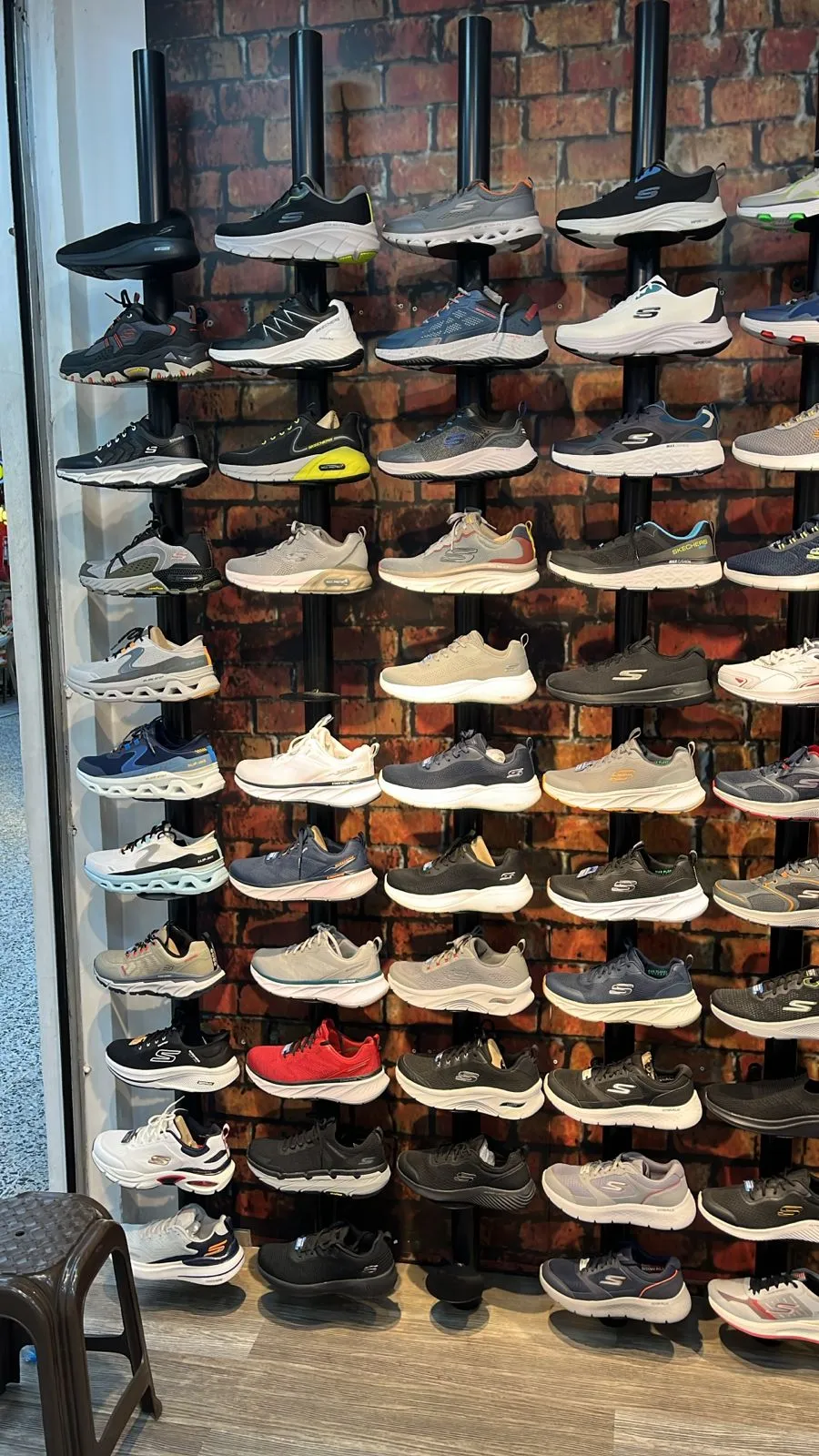 我是进出口公司，客户需要能做这类鞋子的厂