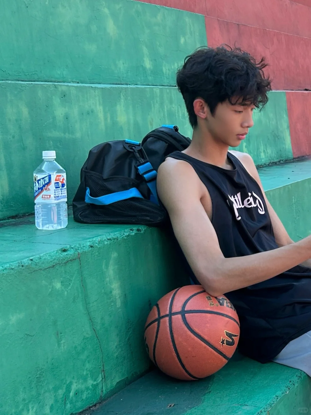 1米93cm黑皮体育生的快乐水