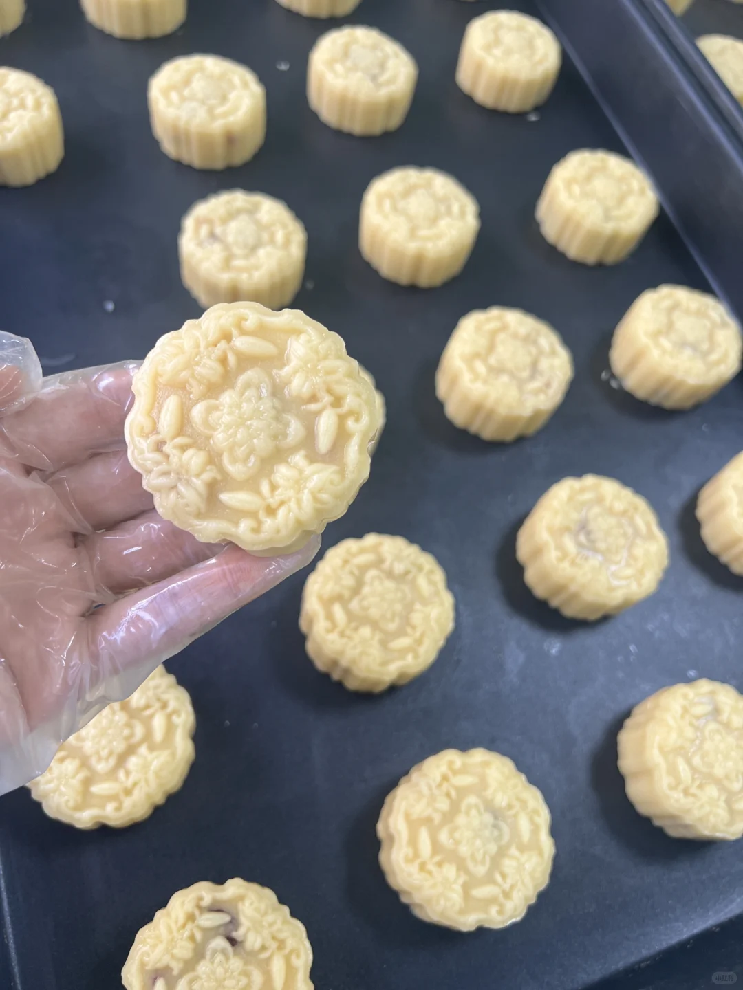 哇，终于找到这家酥皮月饼工厂啦?