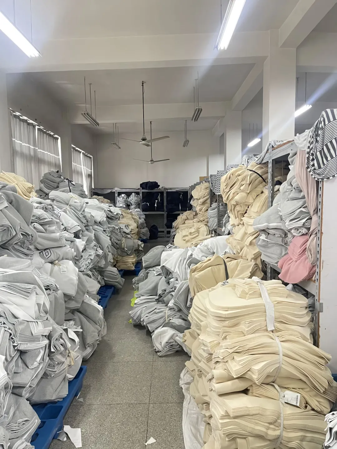 自有版房服装厂，小批量生产50件起