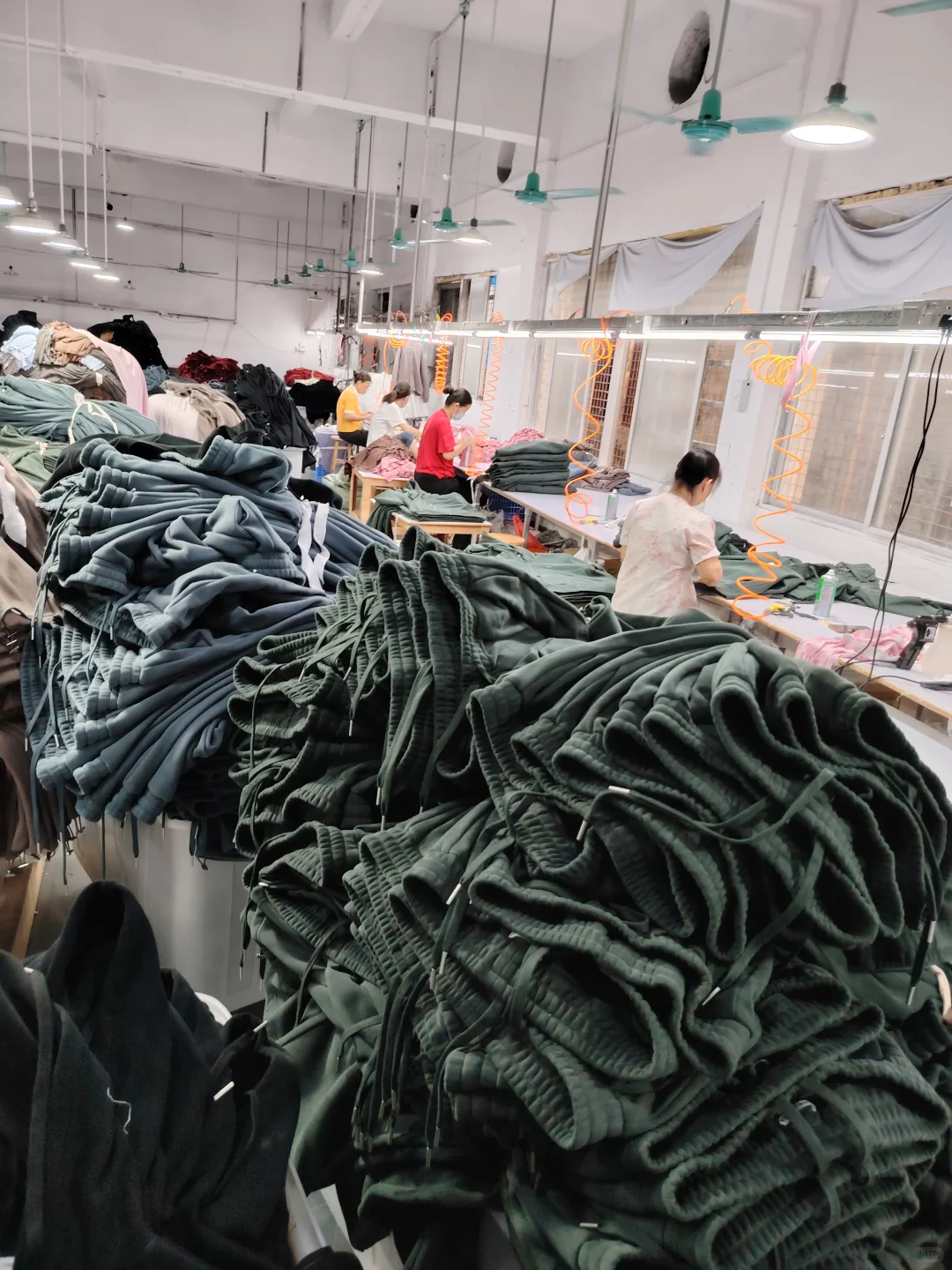 虎门 2000㎡卫衣工厂实拍！接定制单