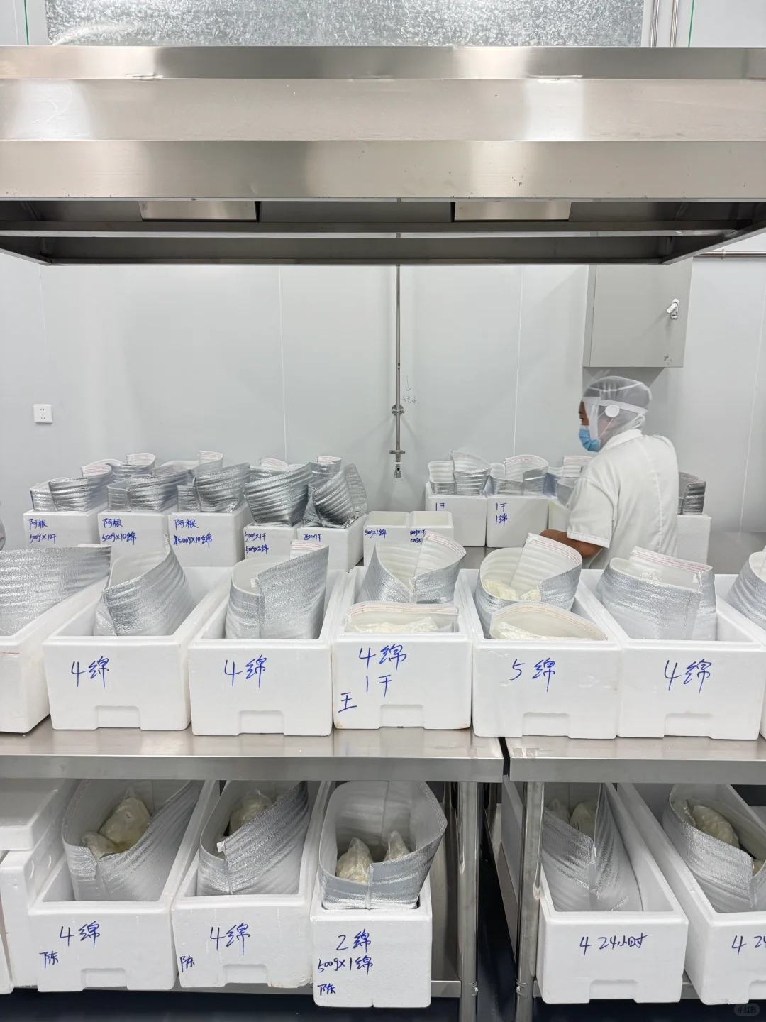 希腊干巴酸奶工厂也要用最传统的制作方式